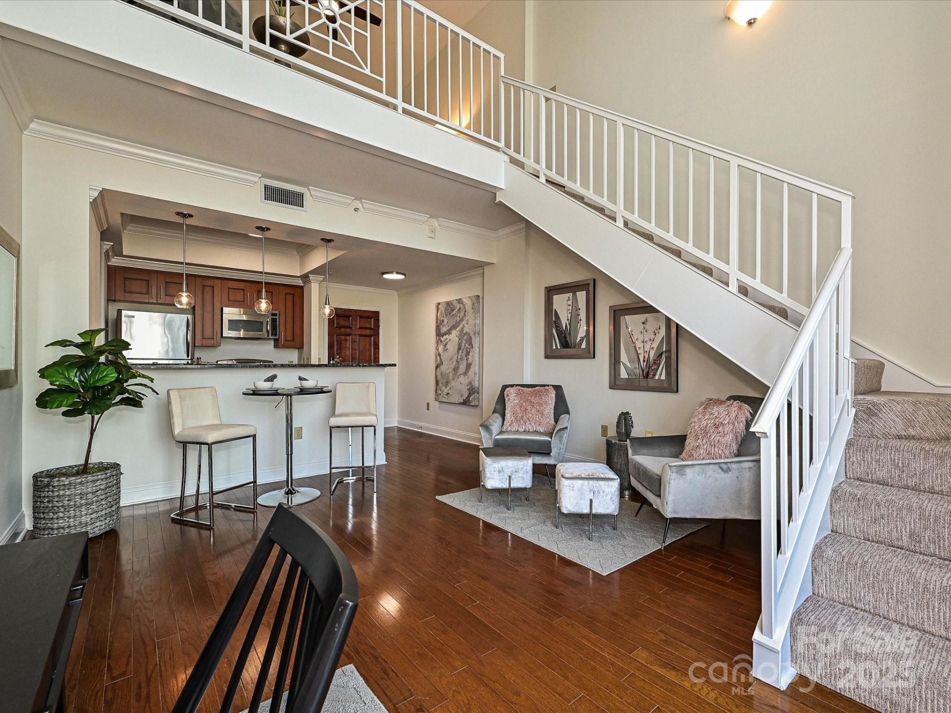 300 W 5th Street