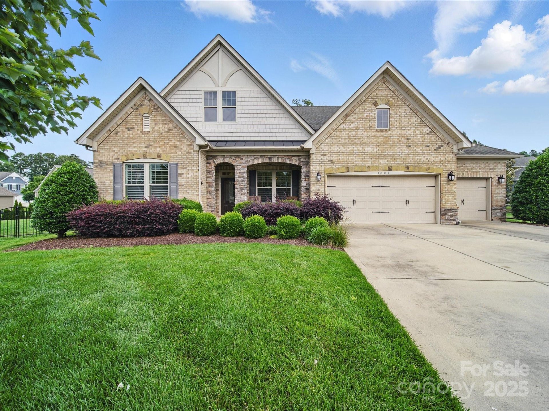 1004 Fairbanks Court
