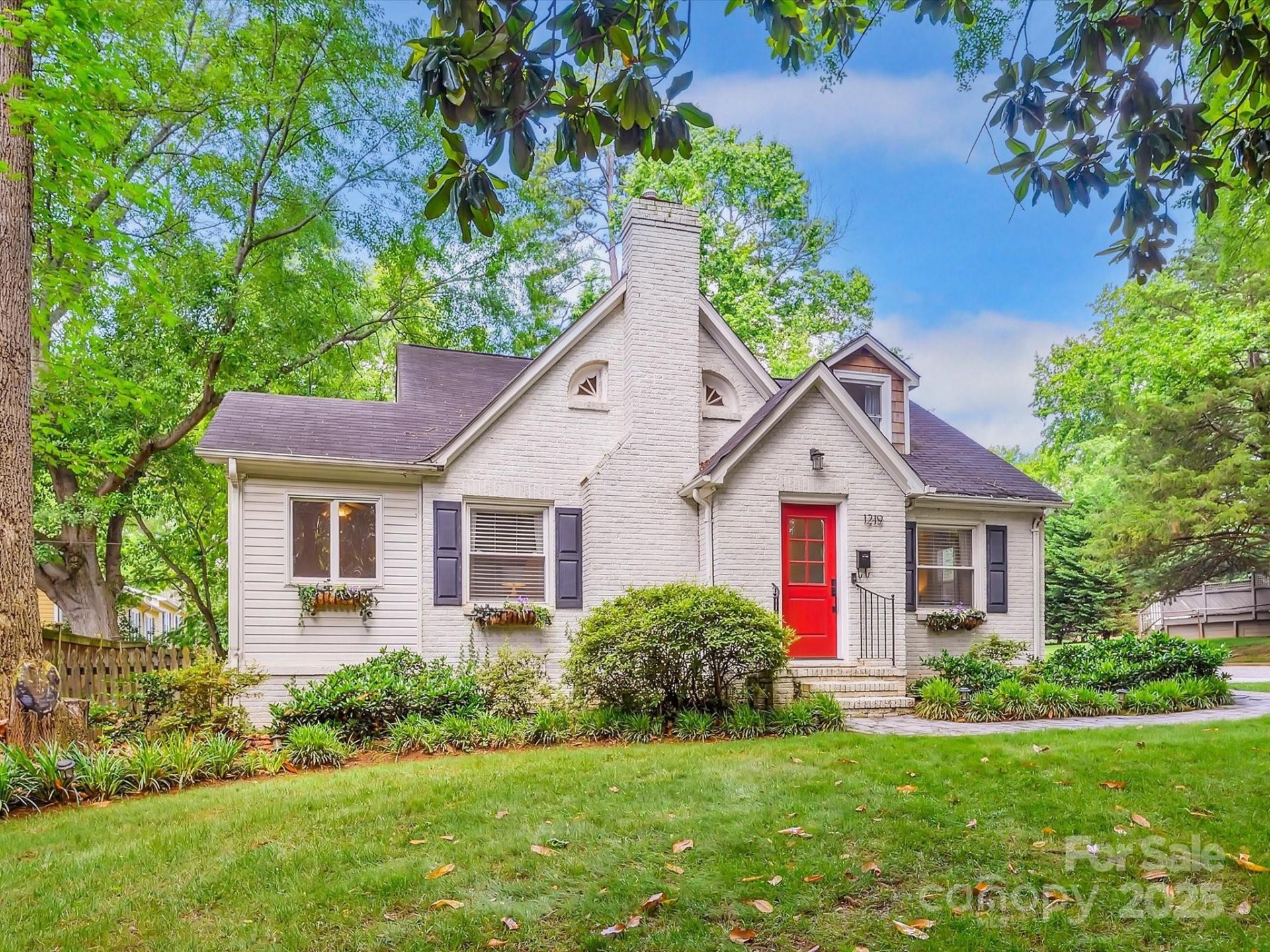 1219 Pinecrest Avenue