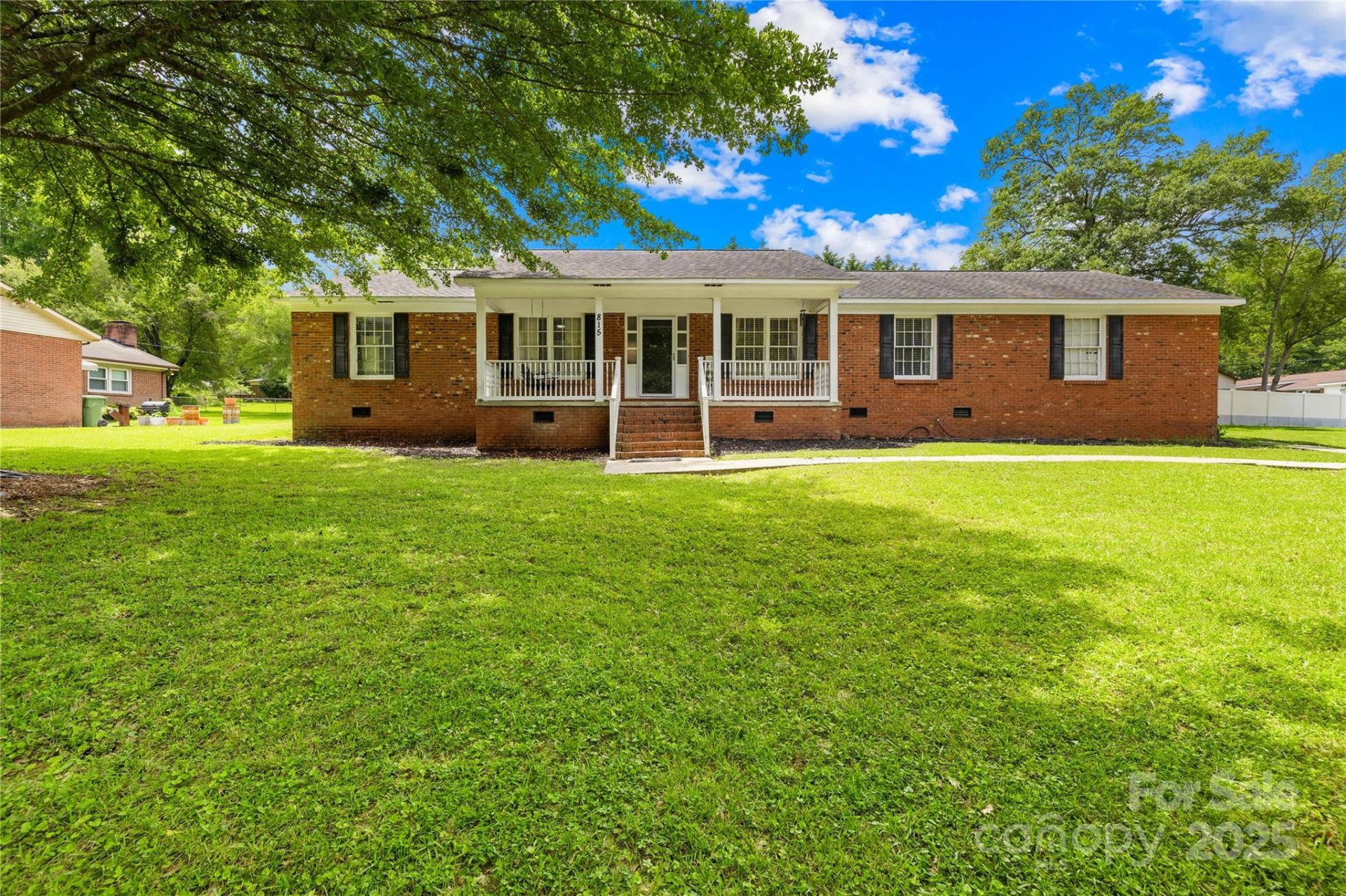 815 Lakeside Circle