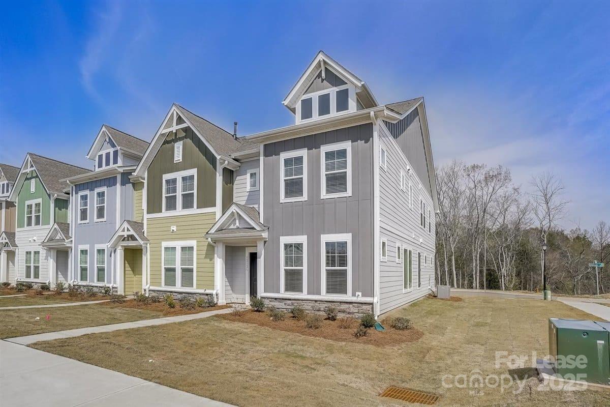 Cedar Ridge, Charlotte Community