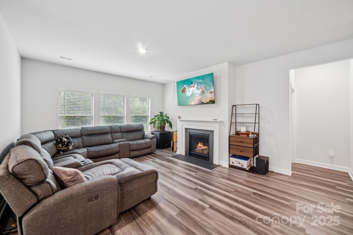 Property image 3 at 9525 Festival Way, Charlotte, NC 28215