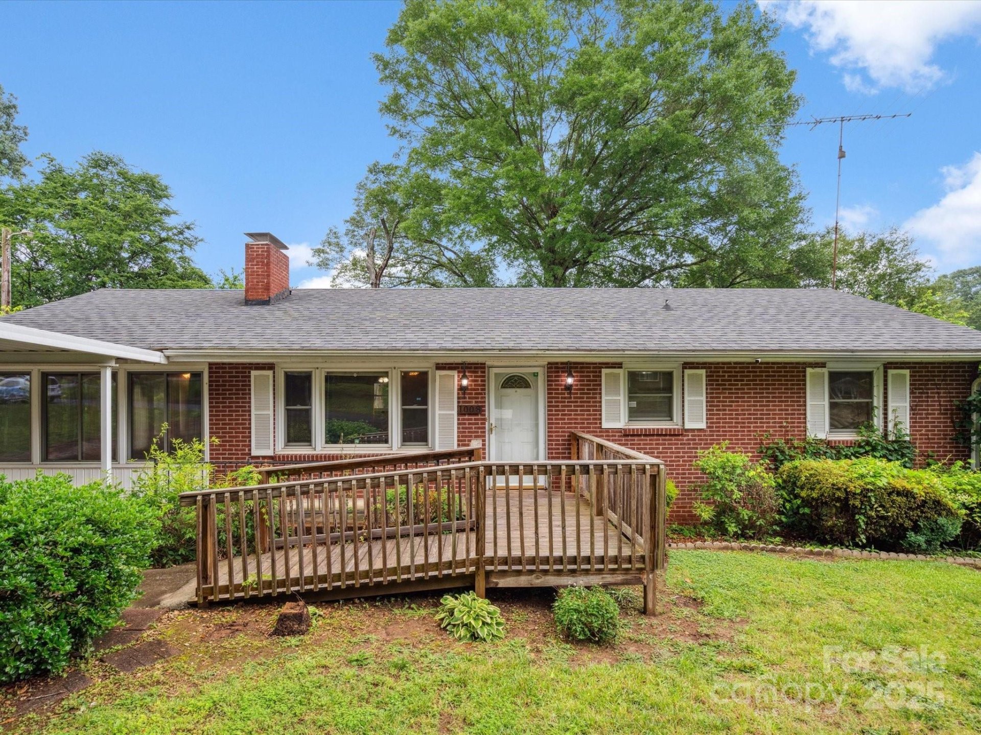 Property image 1 at 1008 Midway Drive, Gastonia, NC 28054