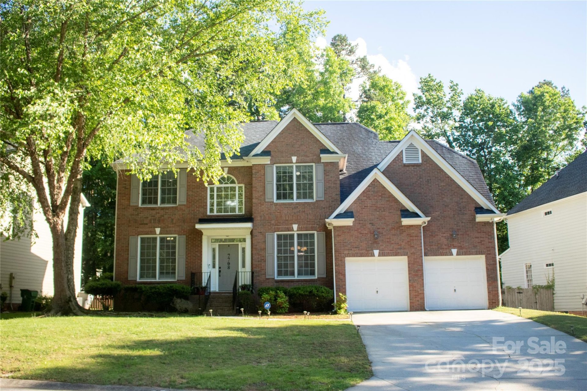 Harrington Woods, Charlotte Community