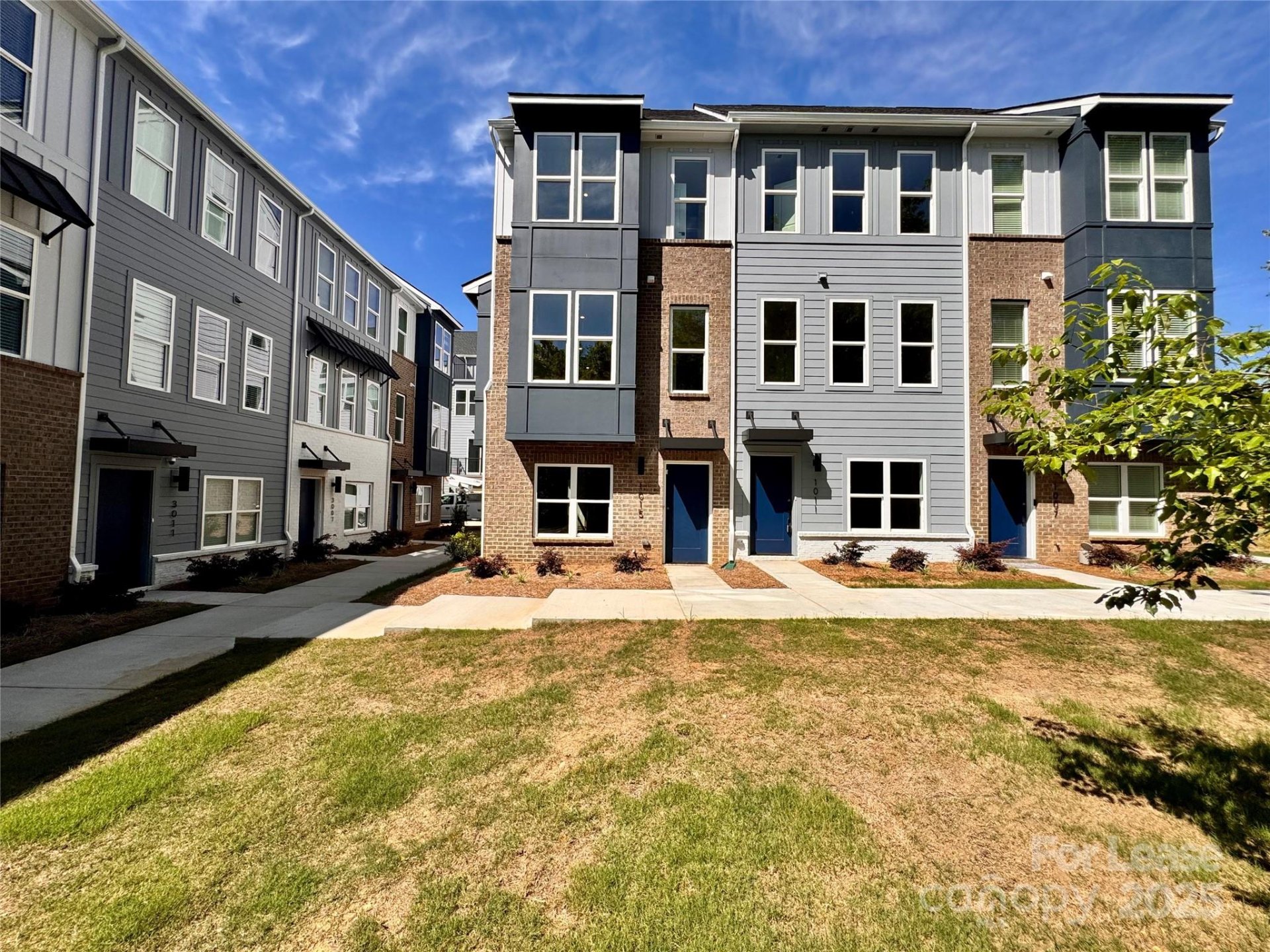 Property image 1 at 1015 Kokomo Lane, Charlotte, NC 28206