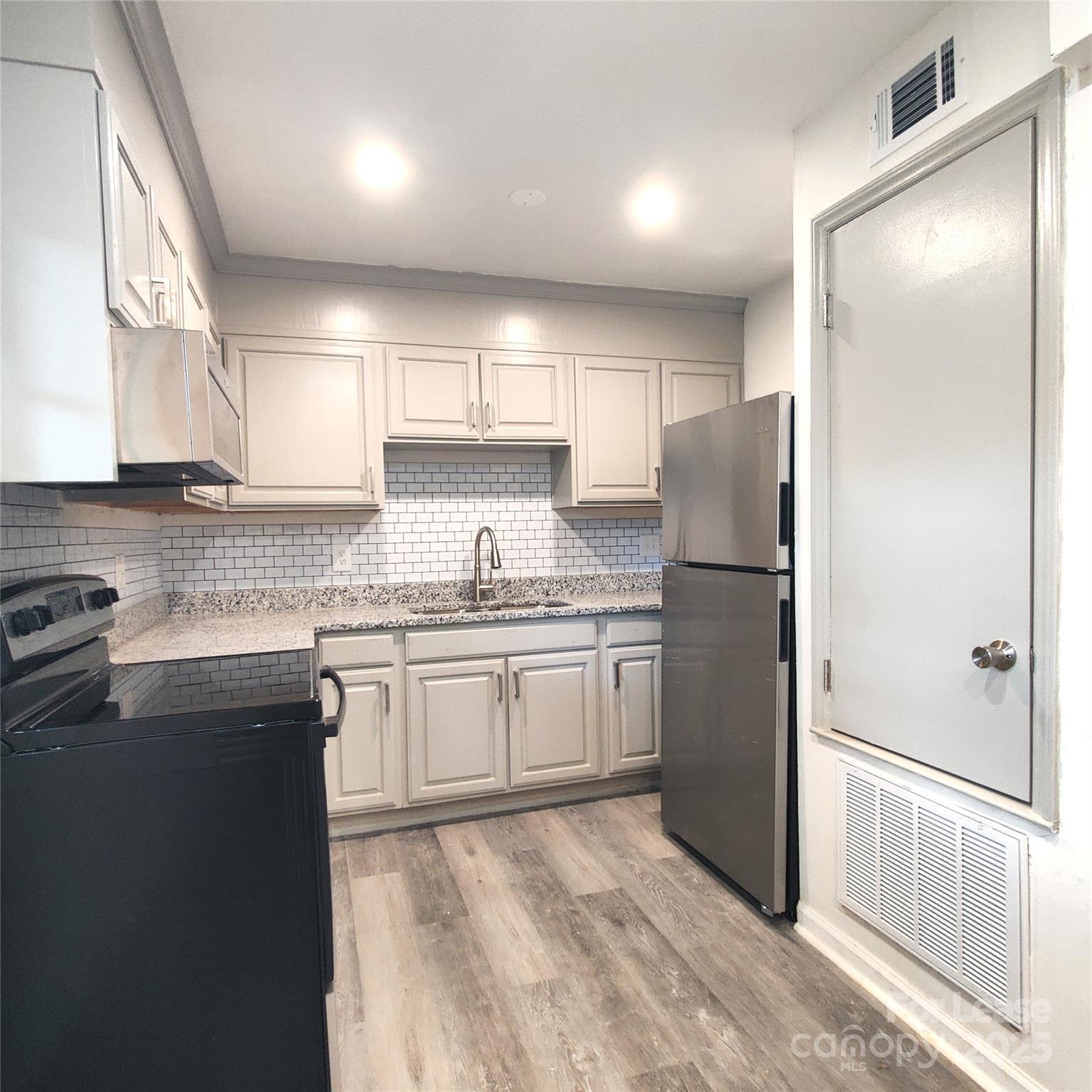 Property image 2 at 2220 Yorkhills Drive, Charlotte, NC 28217