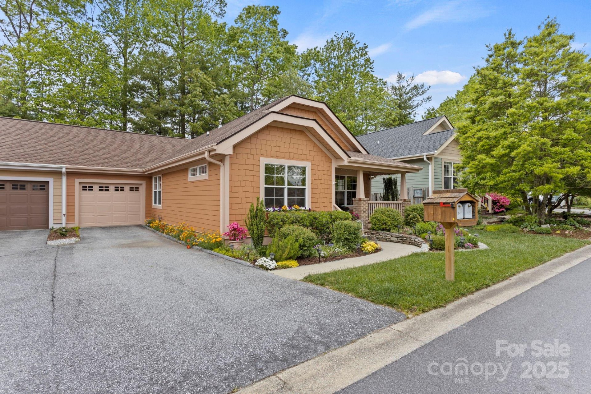 Property image 3 at 40 Avonlea Lane, Flat Rock, NC 28731