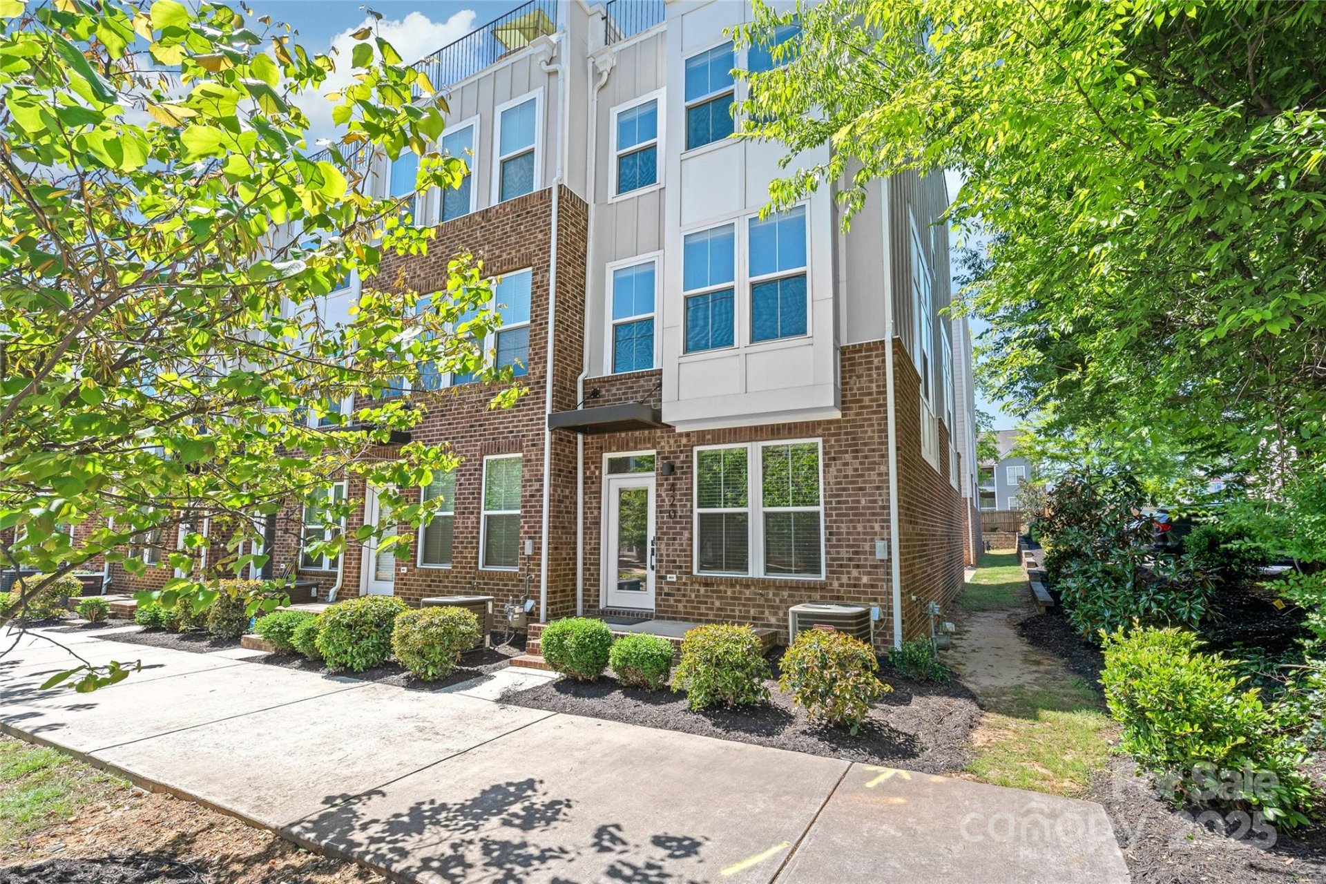 Property image 1 at 420 E 16th Street, Charlotte, NC 28206