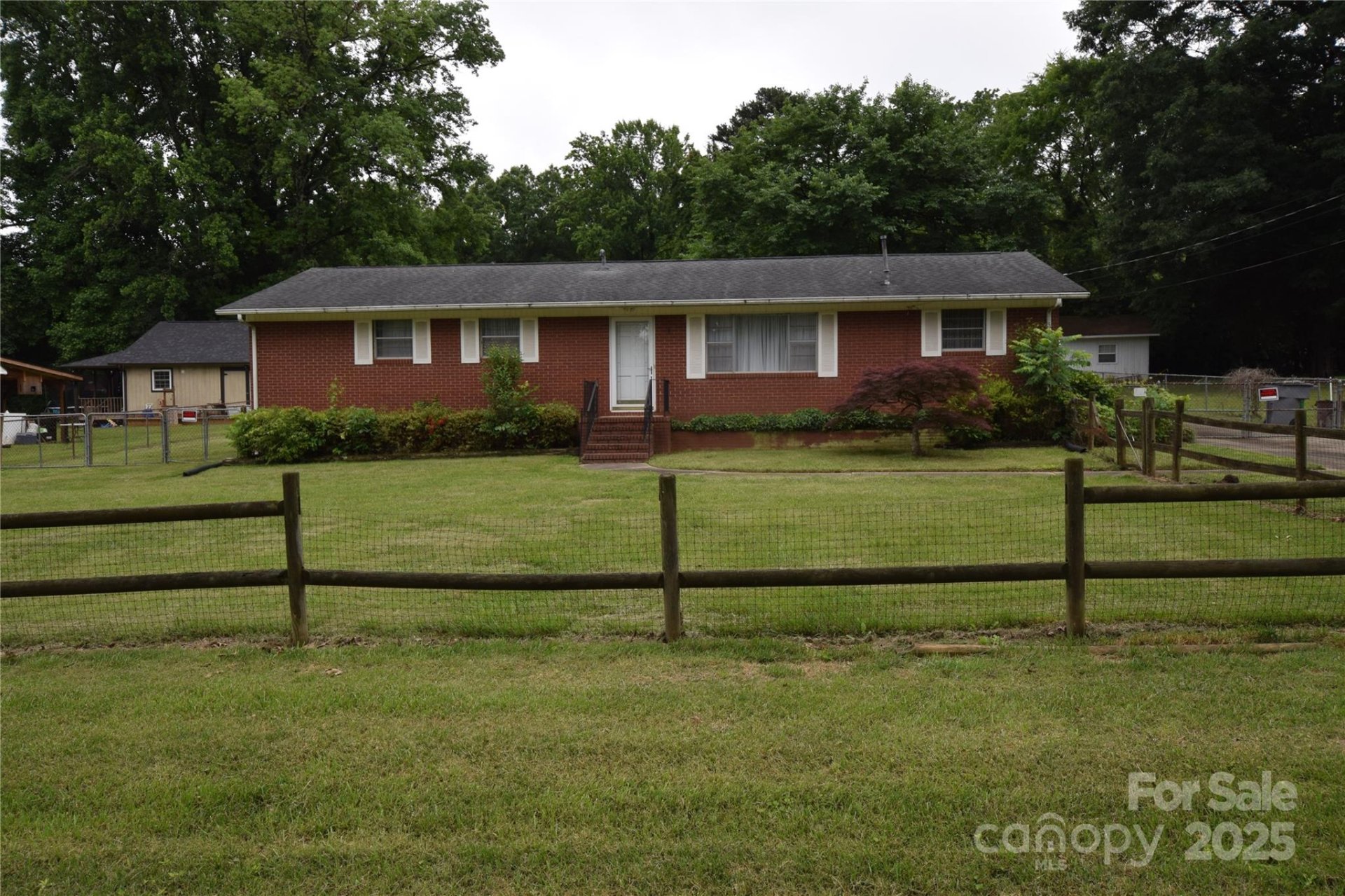 Property image 1 at 908 Ravendale Drive, Charlotte, NC 28216