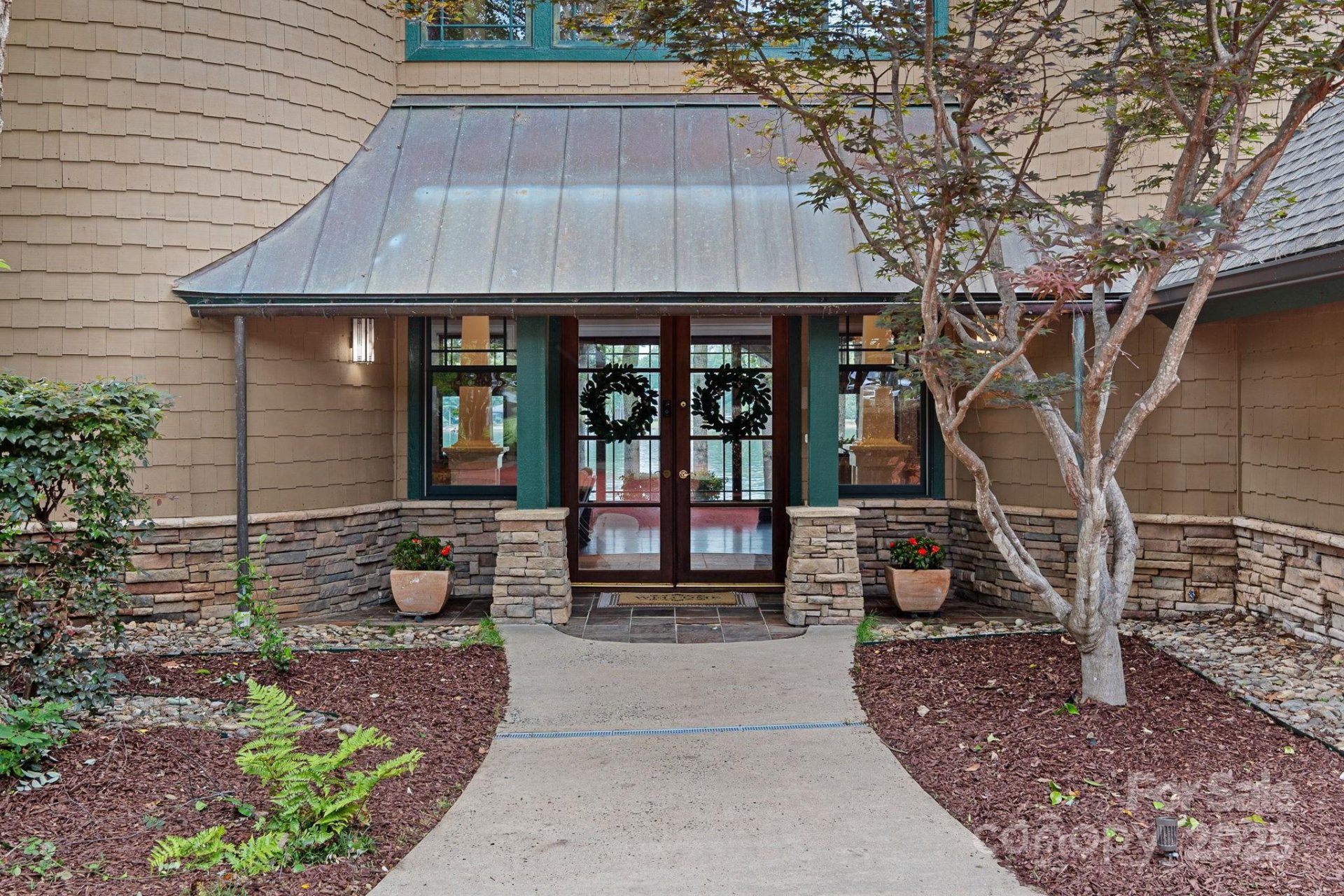 Property image 2 at 145 Hunters Pointe Lane, Mooresville, NC 28117