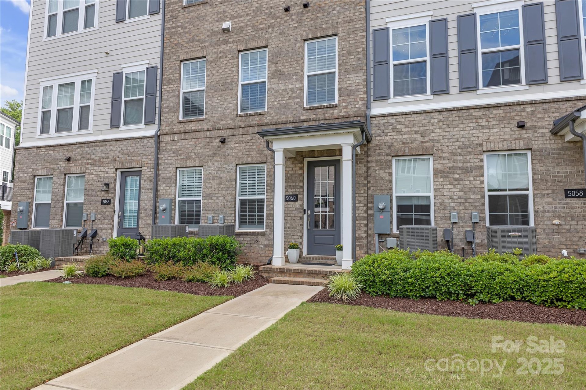Property image 2 at 5060 Harrowsmith Lane, Charlotte, NC 28204