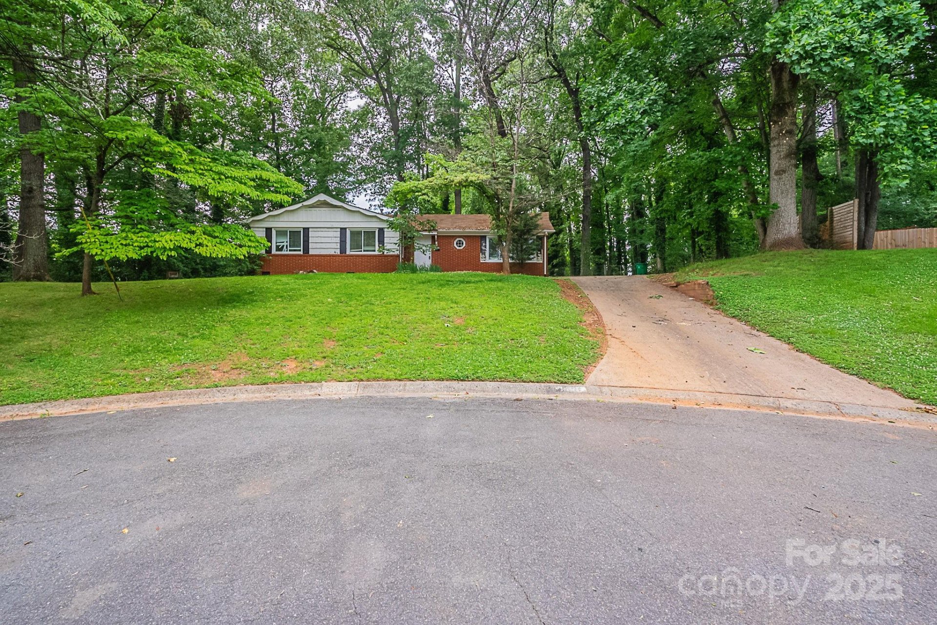 Property image 1 at 1401 Hillwood Court, Charlotte, NC 28210