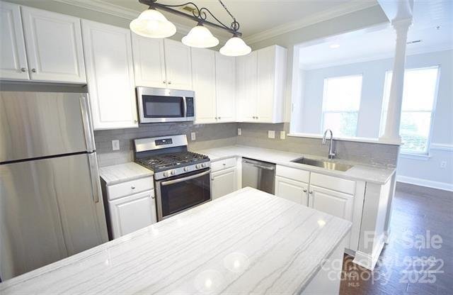 558 E 9th Street