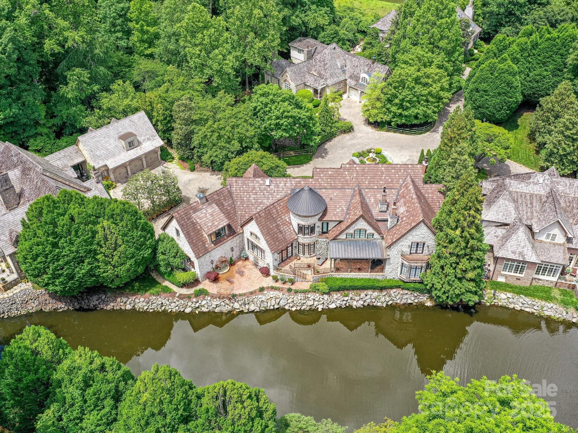 Courance, Charlotte community