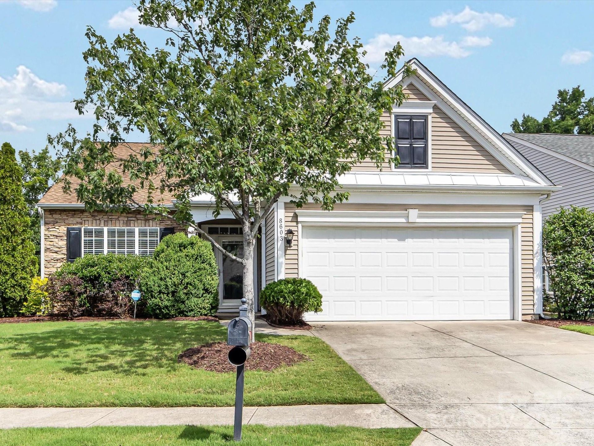 Auburn Place, Charlotte Community