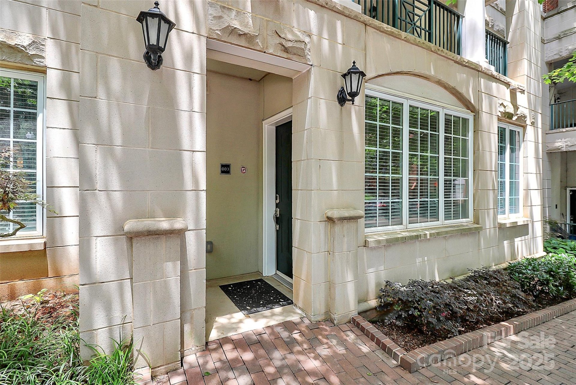 300 W 5th Street