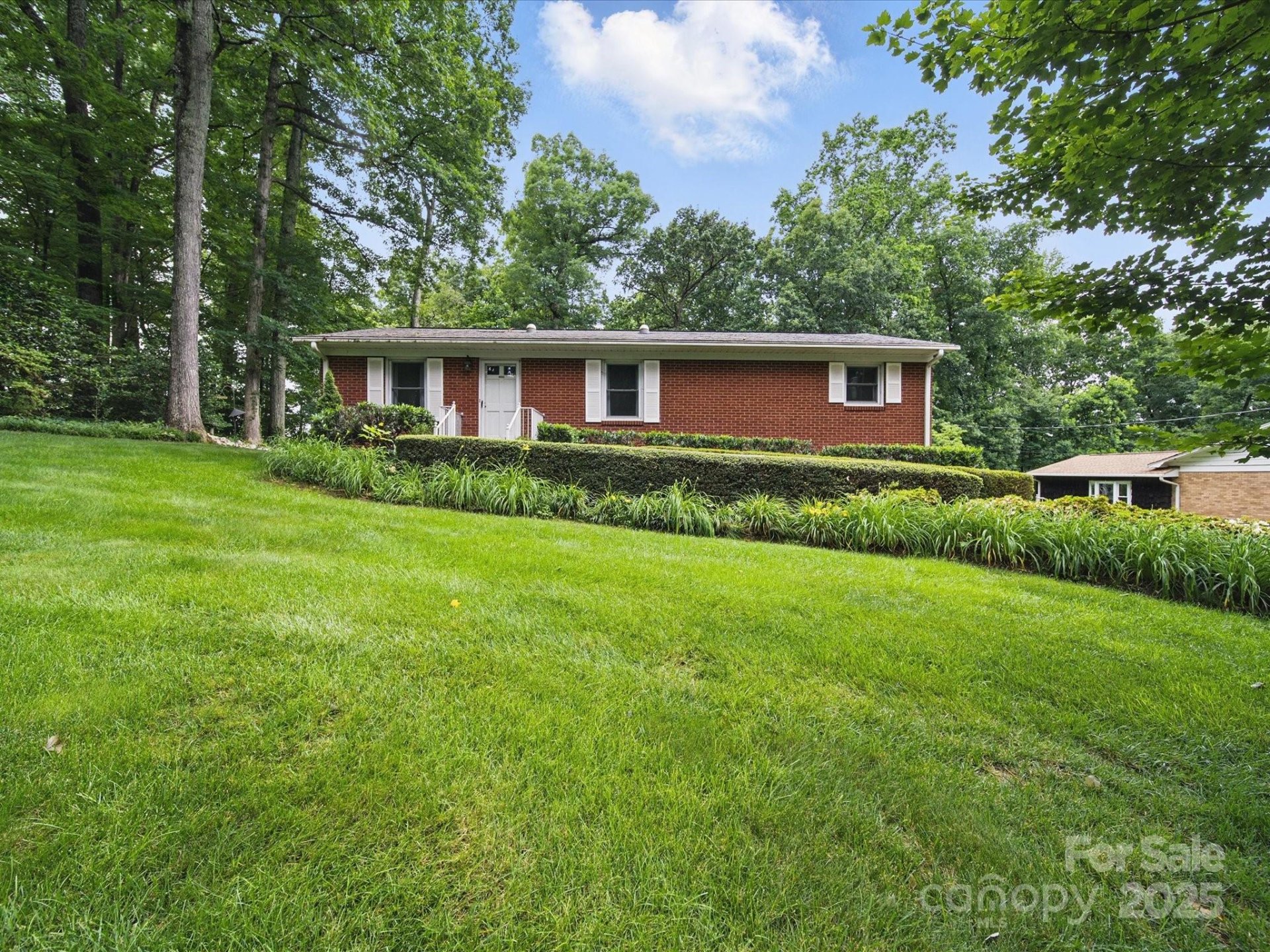 Property image 1 at 220 Lakeview Drive, Belmont, NC 28012