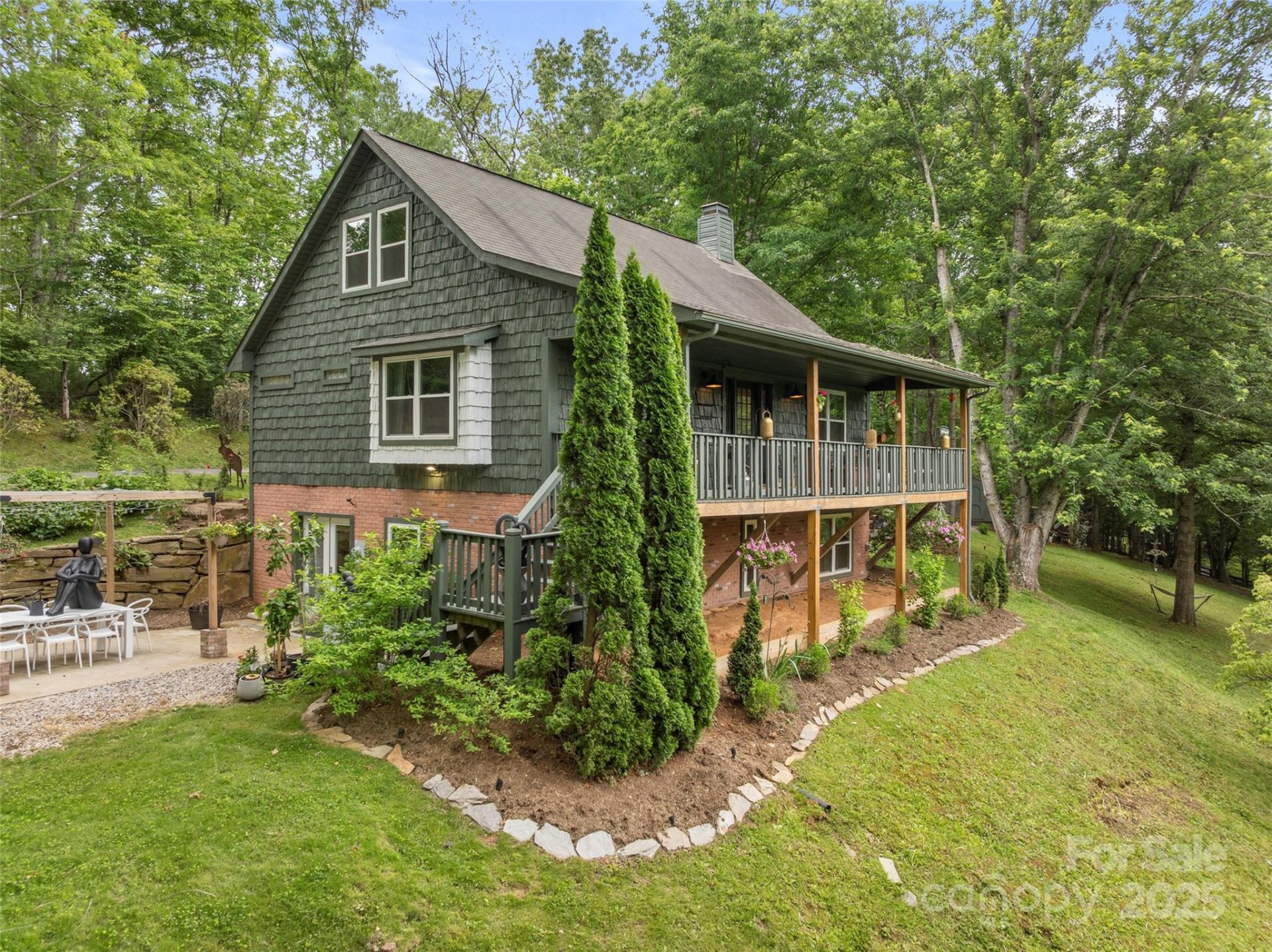 Cane River Hamlet, Burnsville Community