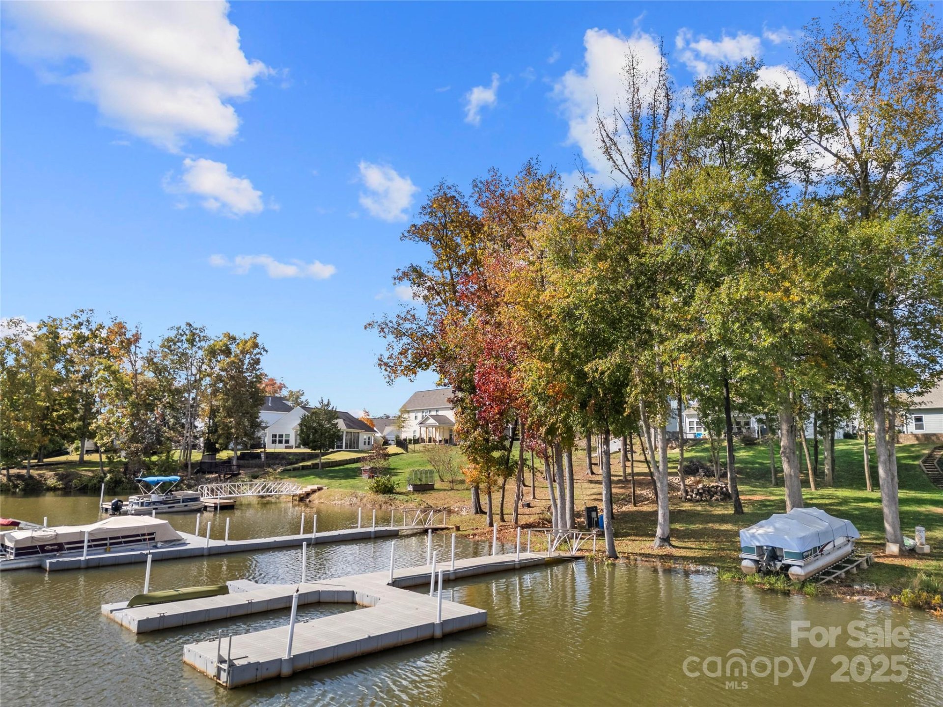 Edgewater, Lancaster Community