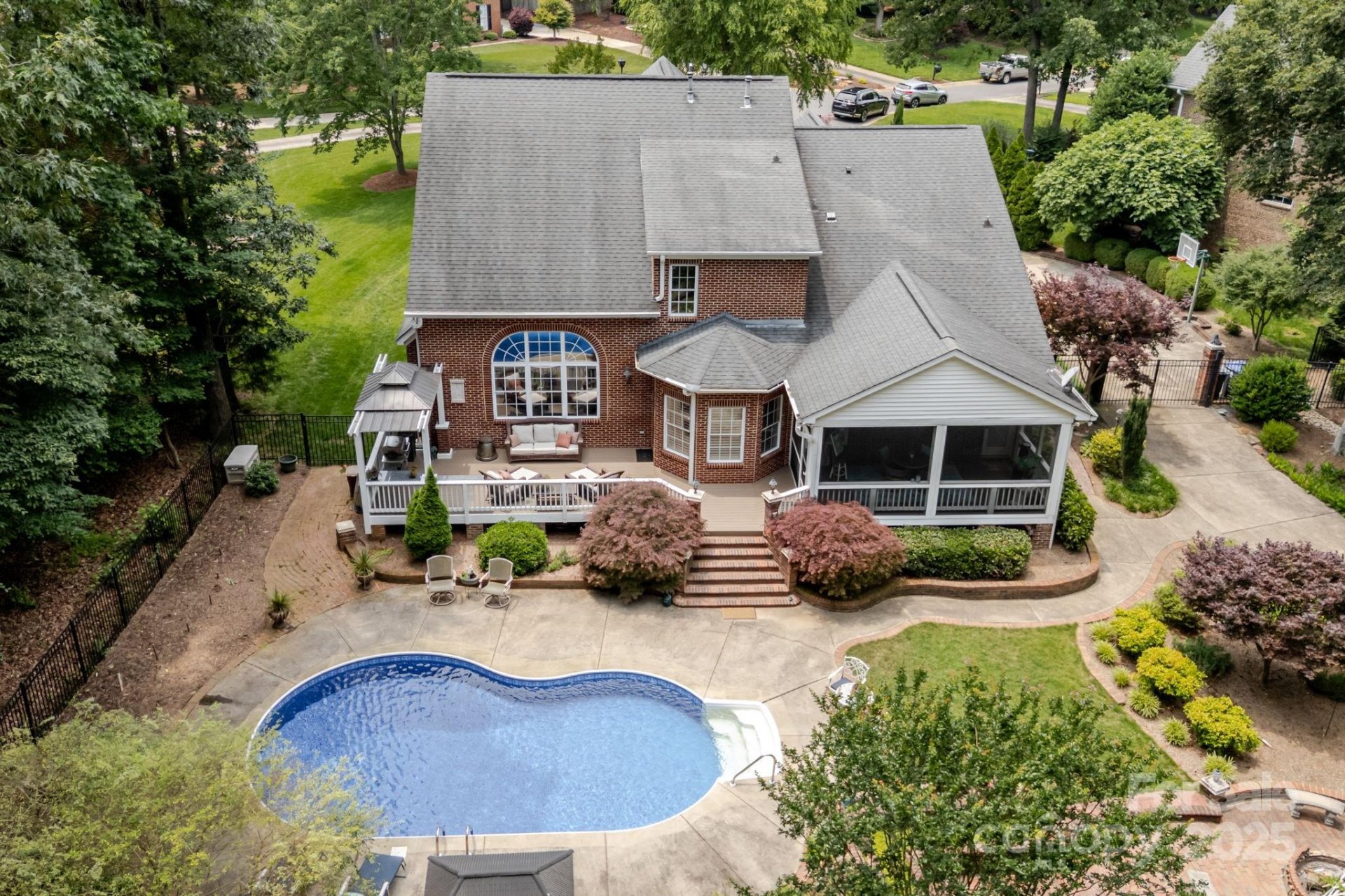 Property image 3 at 2031 Brook View Court, Matthews, NC 28104
