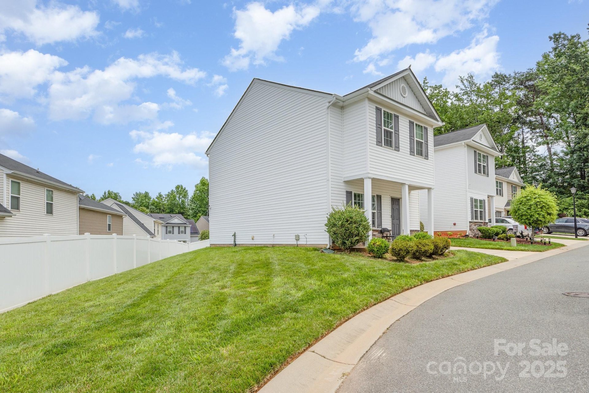 Property image 1 at 8005 Stevie Oaks Lane, Charlotte, NC 28215