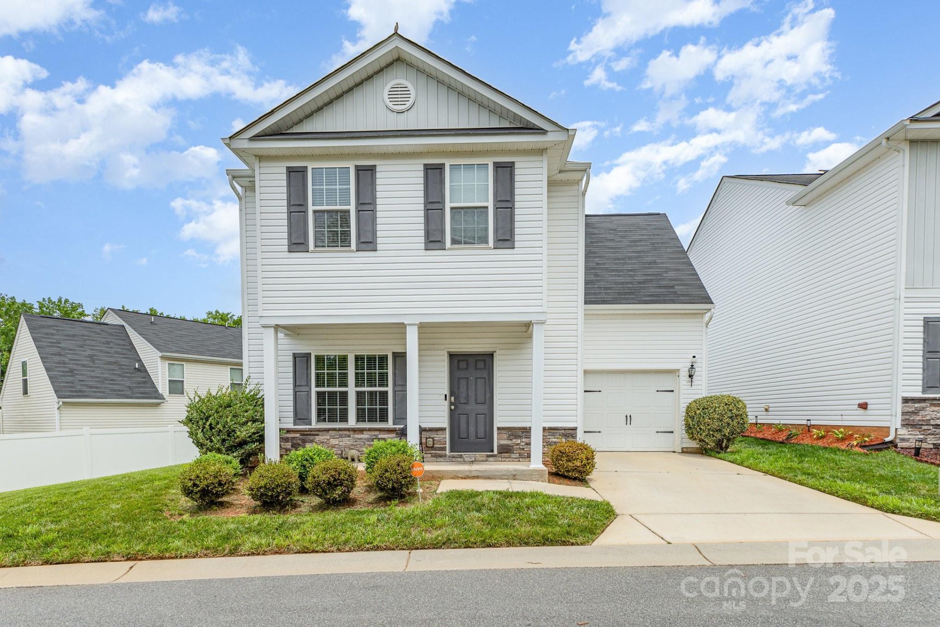 Property image 2 at 8005 Stevie Oaks Lane, Charlotte, NC 28215