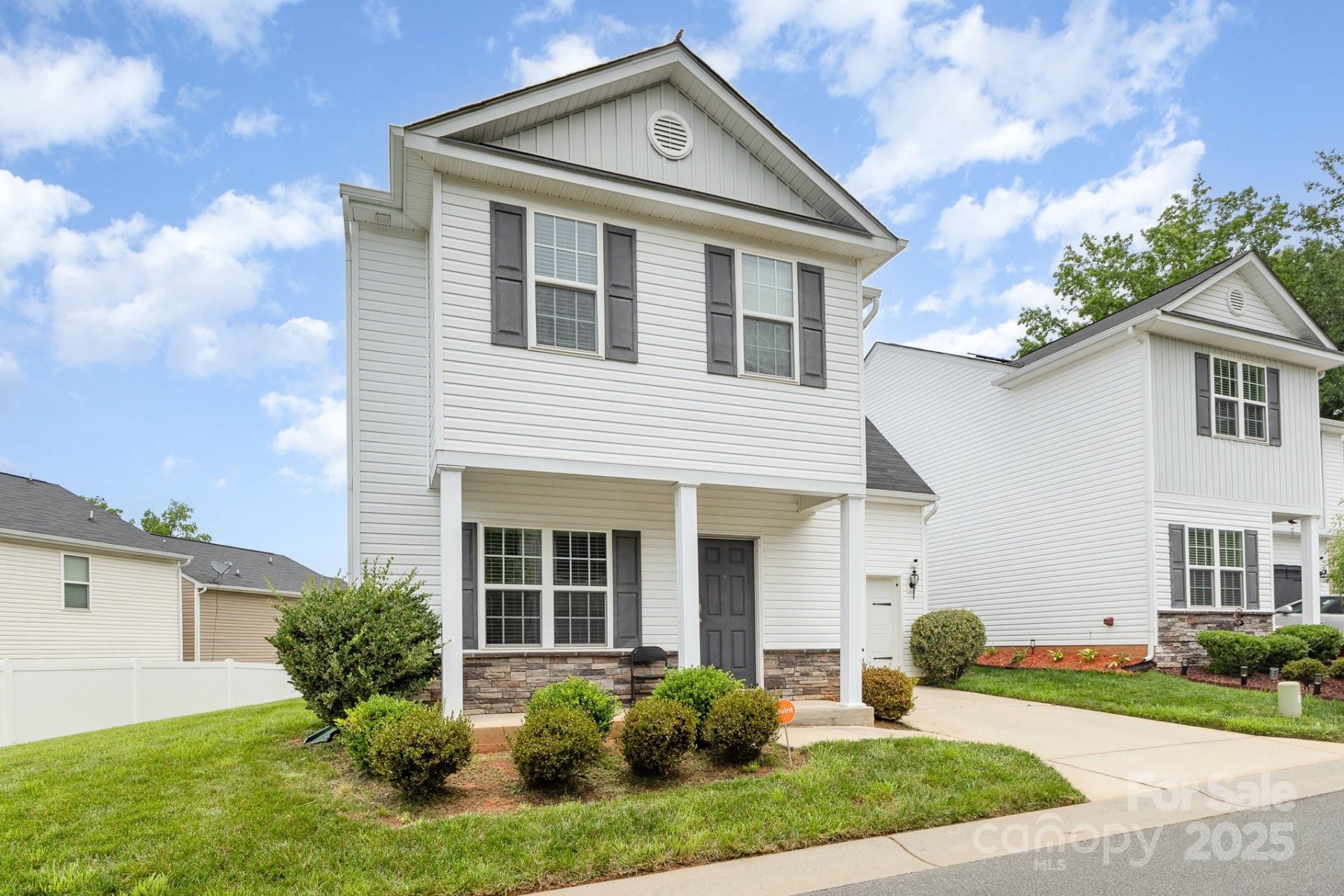 Property image 3 at 8005 Stevie Oaks Lane, Charlotte, NC 28215