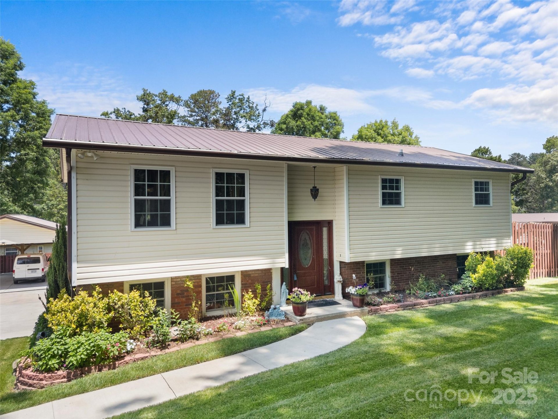Property image 3 at 5 Granite Drive, Hendersonville, NC 28792