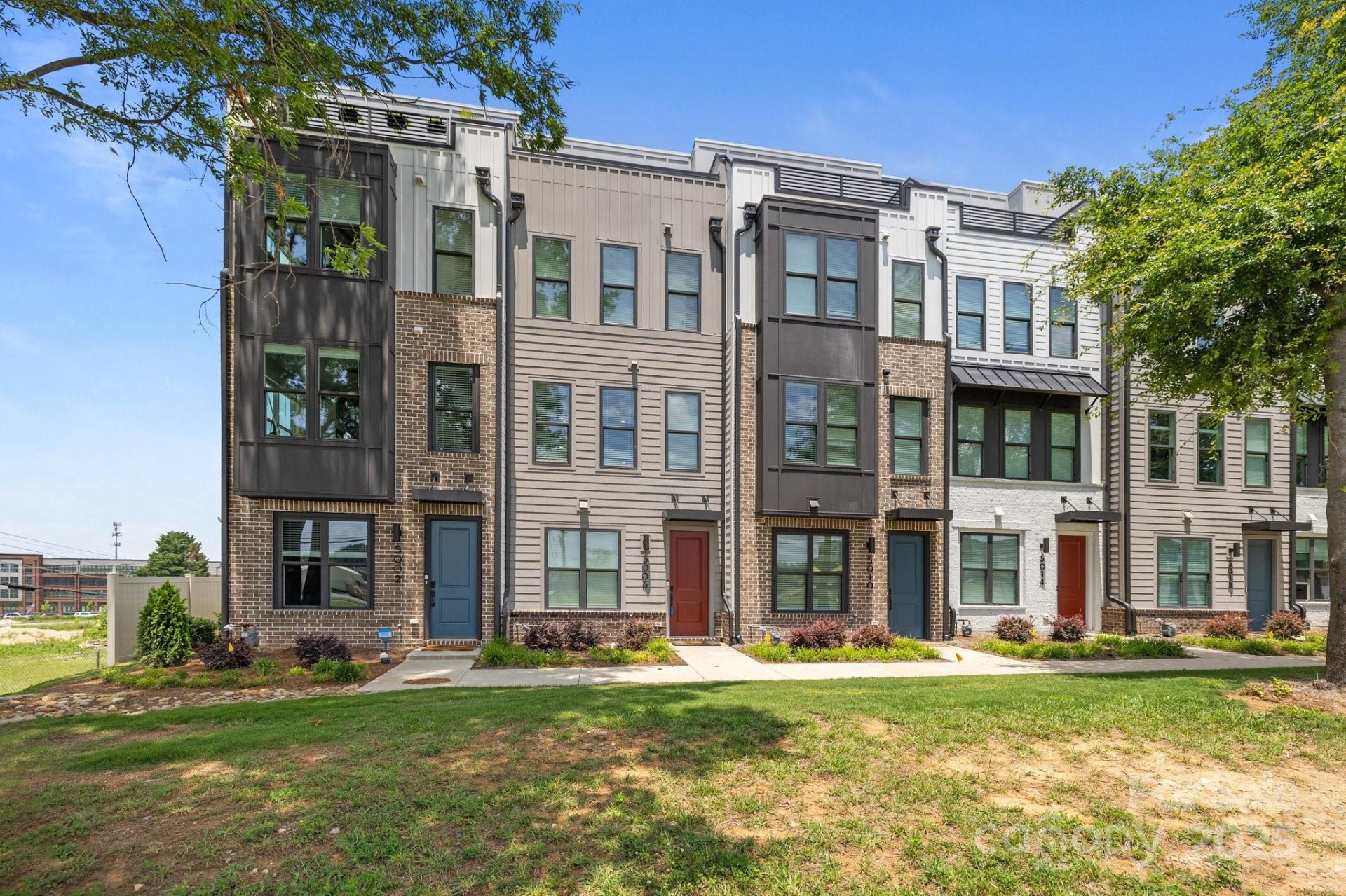 Tremont Station, Charlotte Community