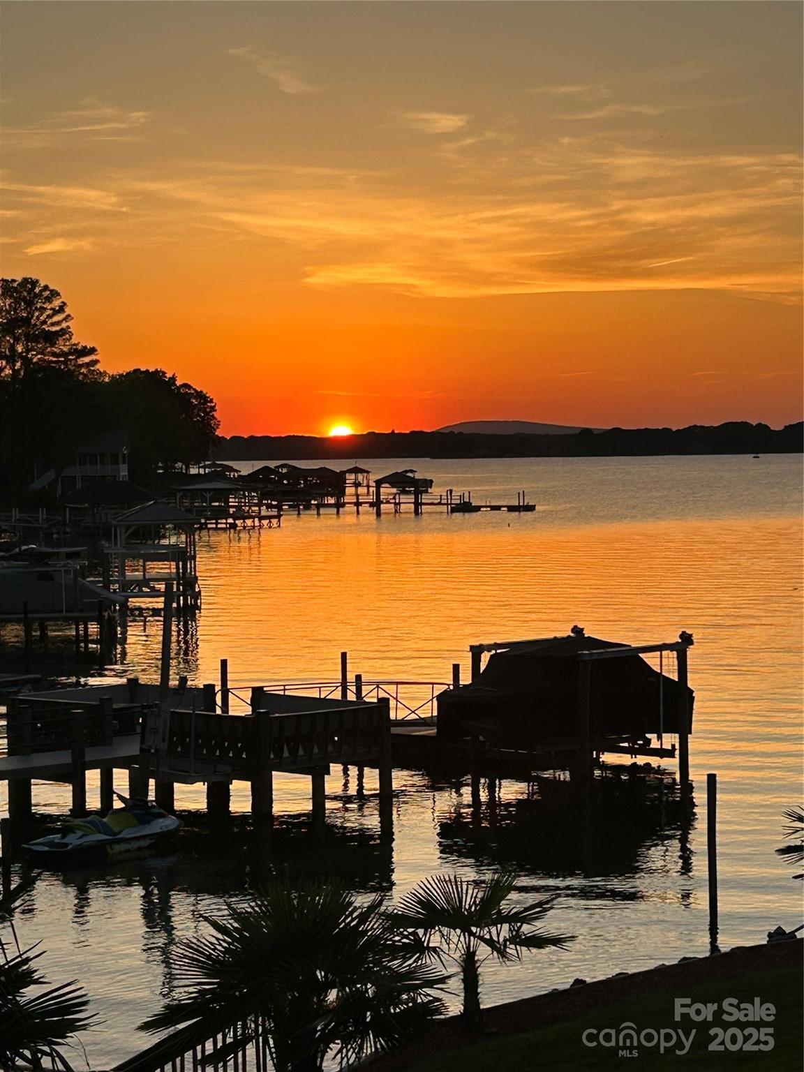 Country Club Shores, Cornelius Community