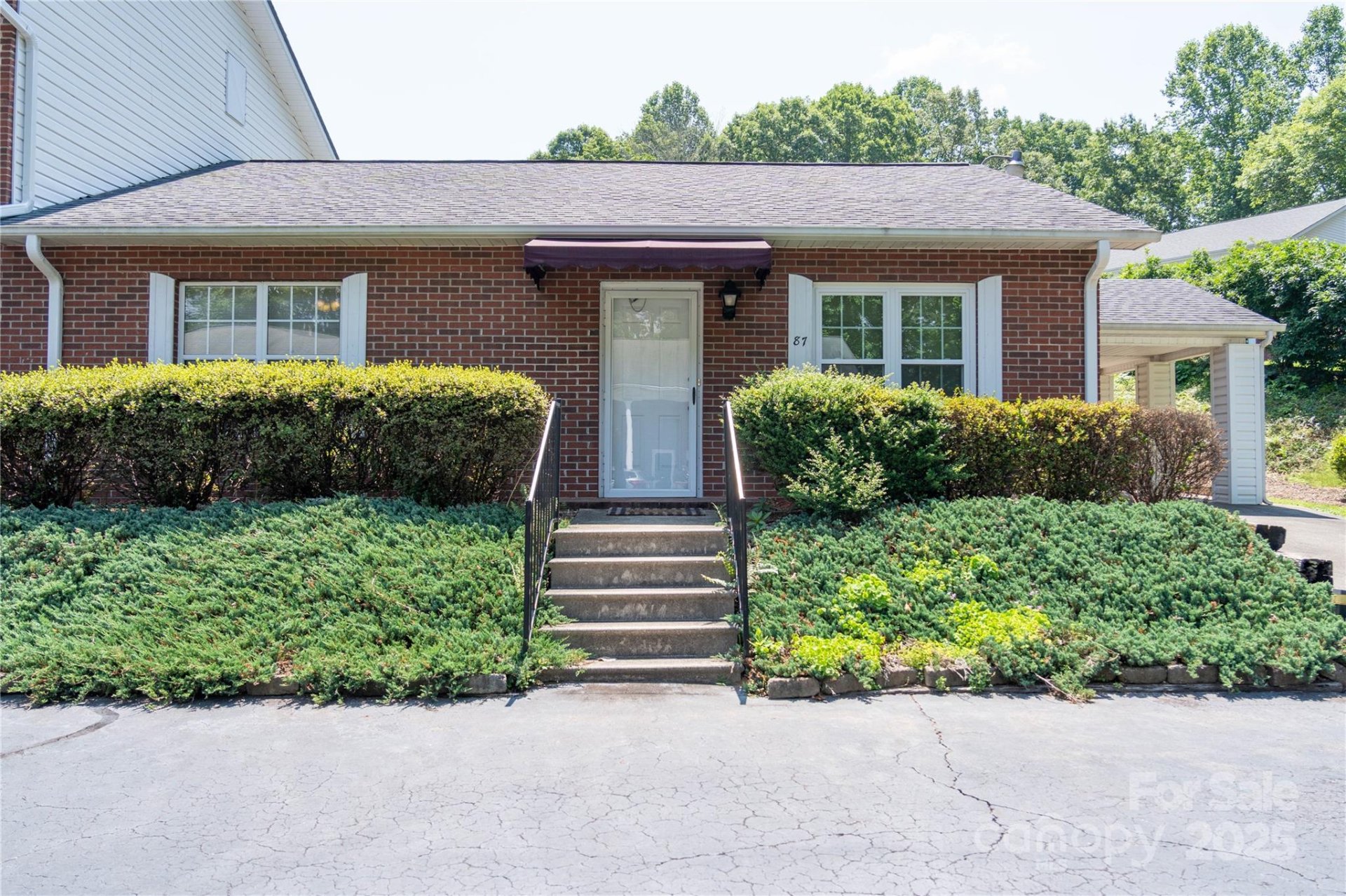 Laurelwood, Marion Community