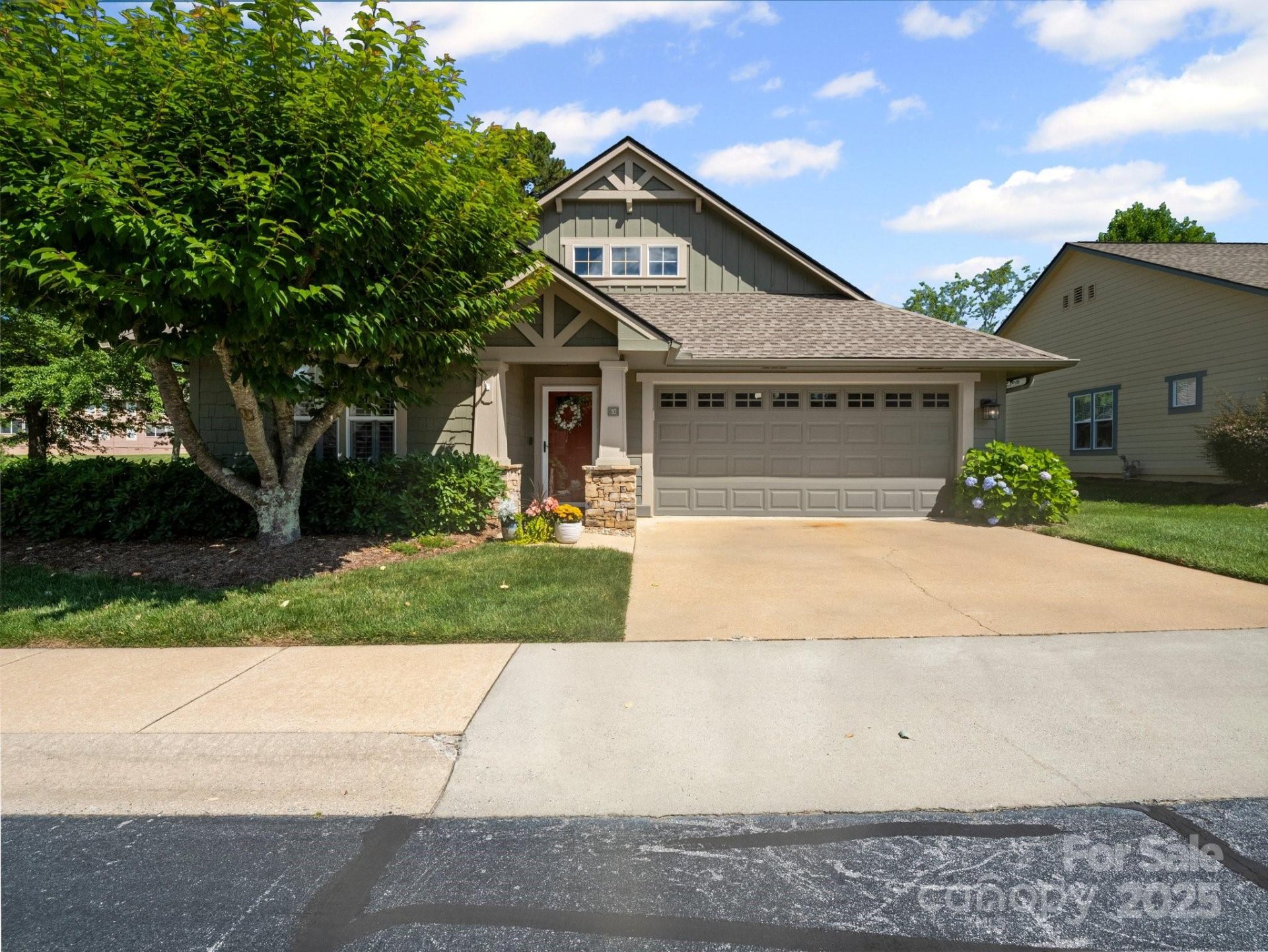 Property image 2 at 10 Gray Wolf Lane, Hendersonville, NC 28792