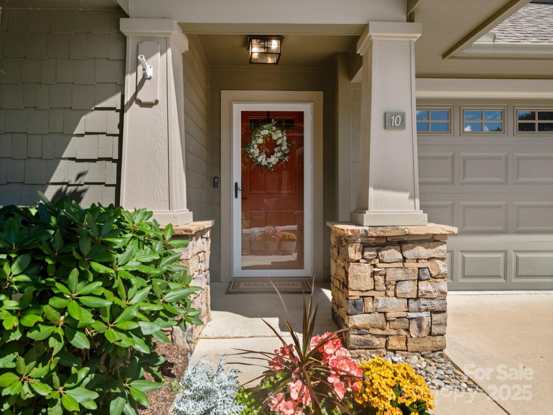 Property image 3 at 10 Gray Wolf Lane, Hendersonville, NC 28792