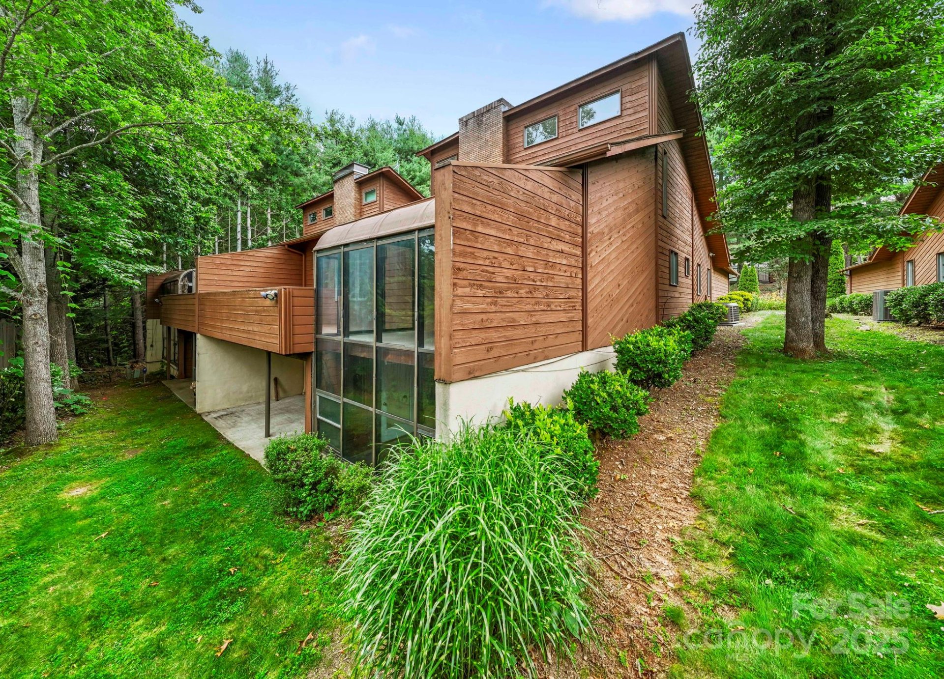 Property image 2 at 204 Woodfield Drive, Asheville, NC 28803