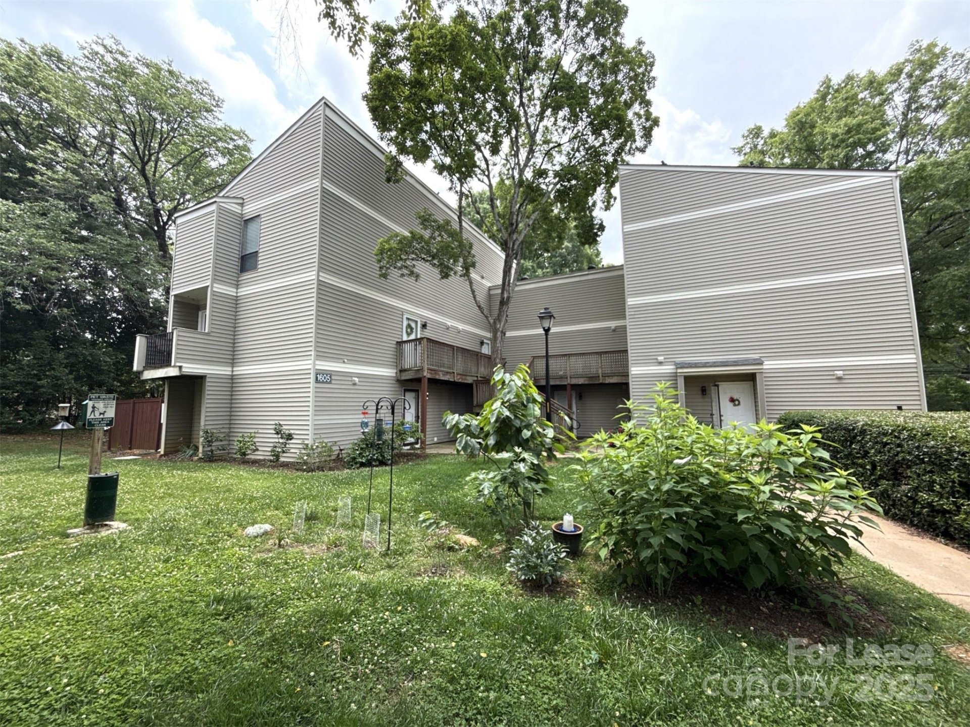 Property image 1 at 1605 Merry Oaks Road, Charlotte, NC 28205