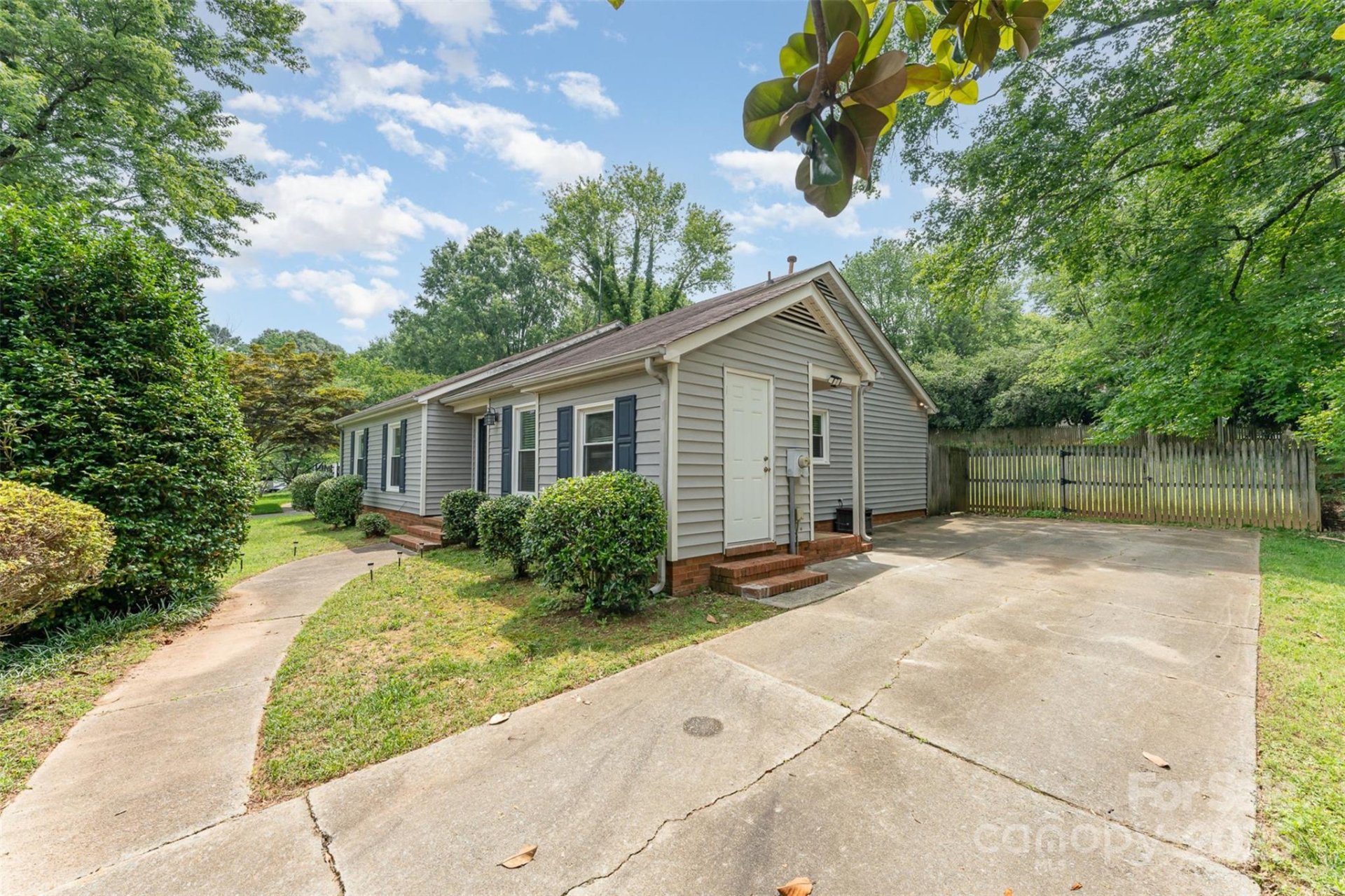 Property image 2 at 706 Hammermill Road, Charlotte, NC 28270