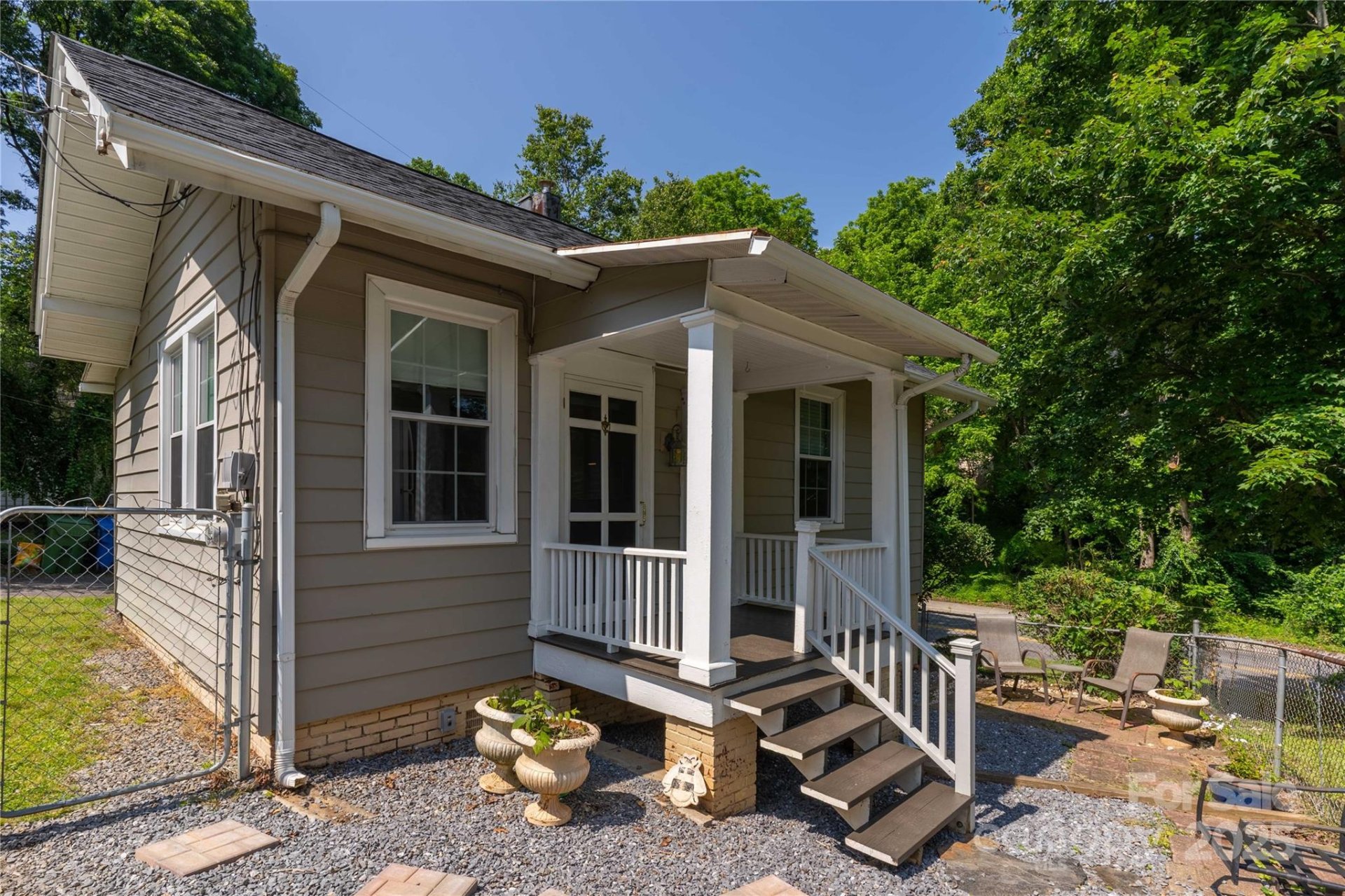6 Wood Avenue