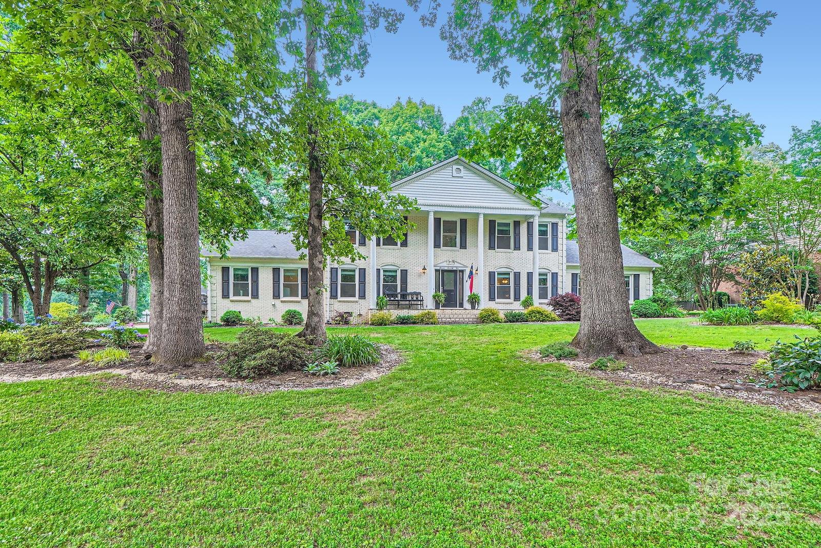 Huntington Forest, Hickory Community