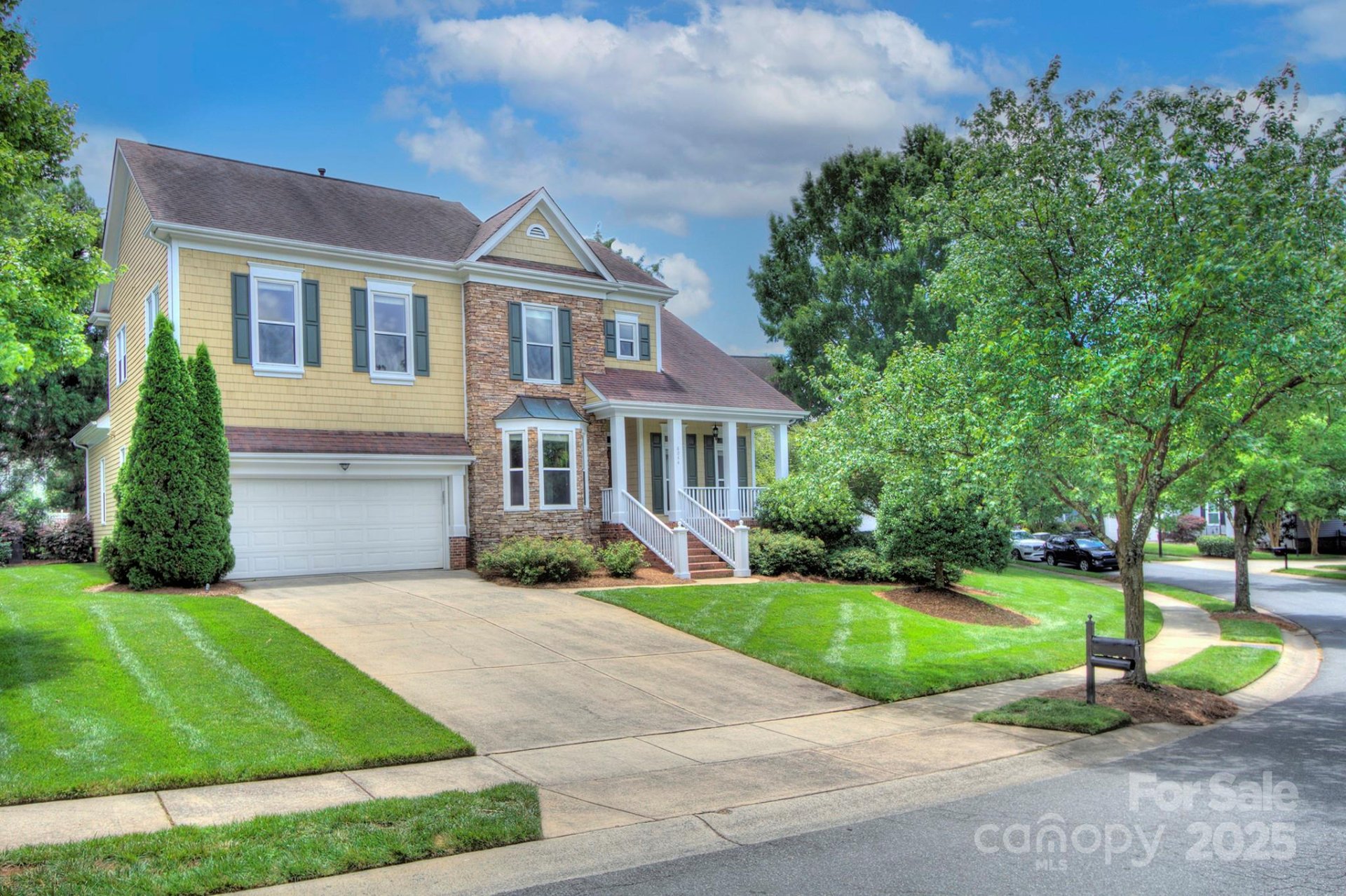 Beverly Crest, Charlotte Community