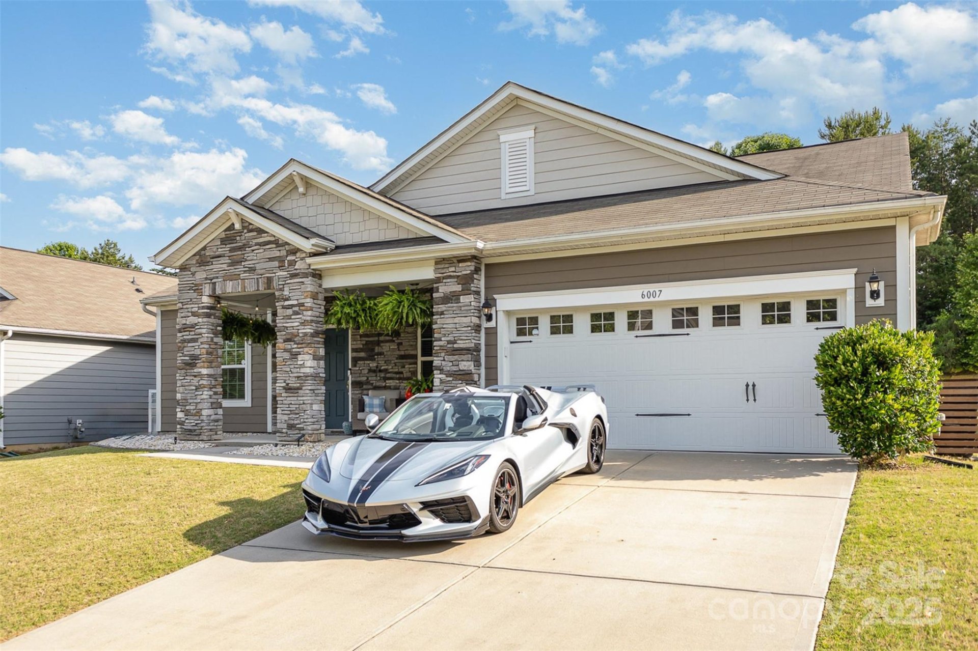 Clarabella, Charlotte Community