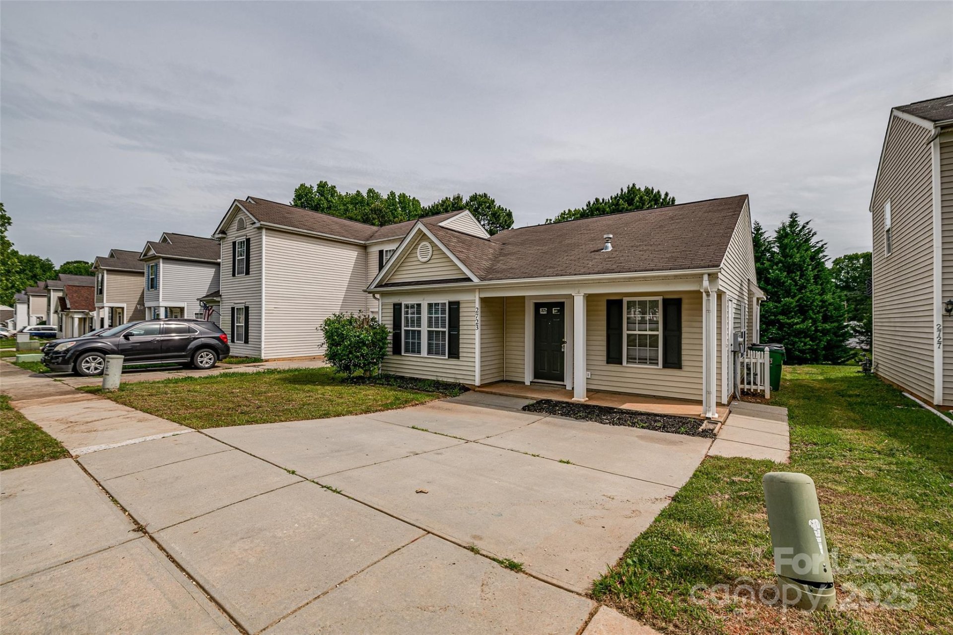 Property image 2 at 2723 Oasis Lane, Charlotte, NC 28214
