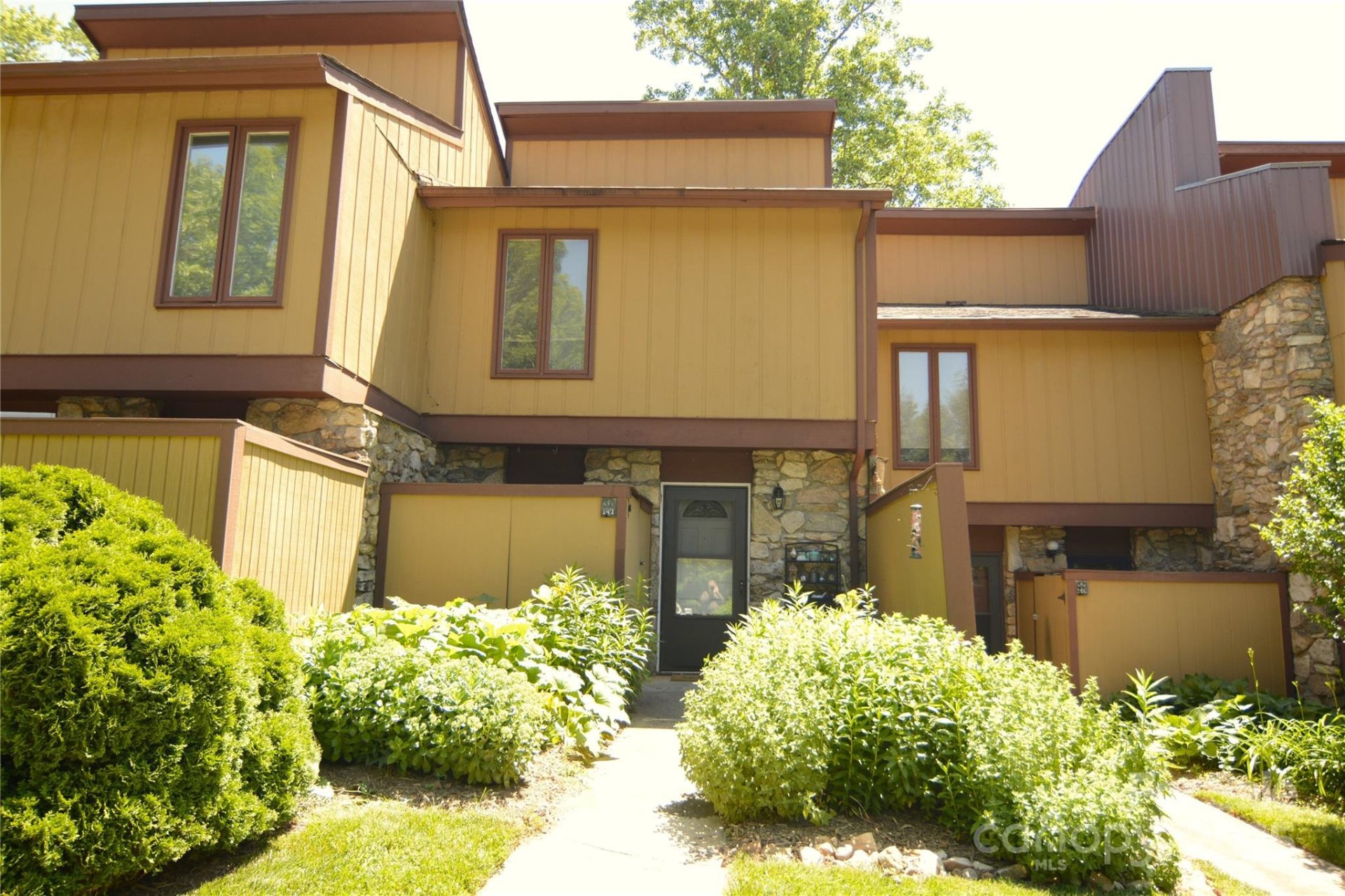 The Colony, Arden Community