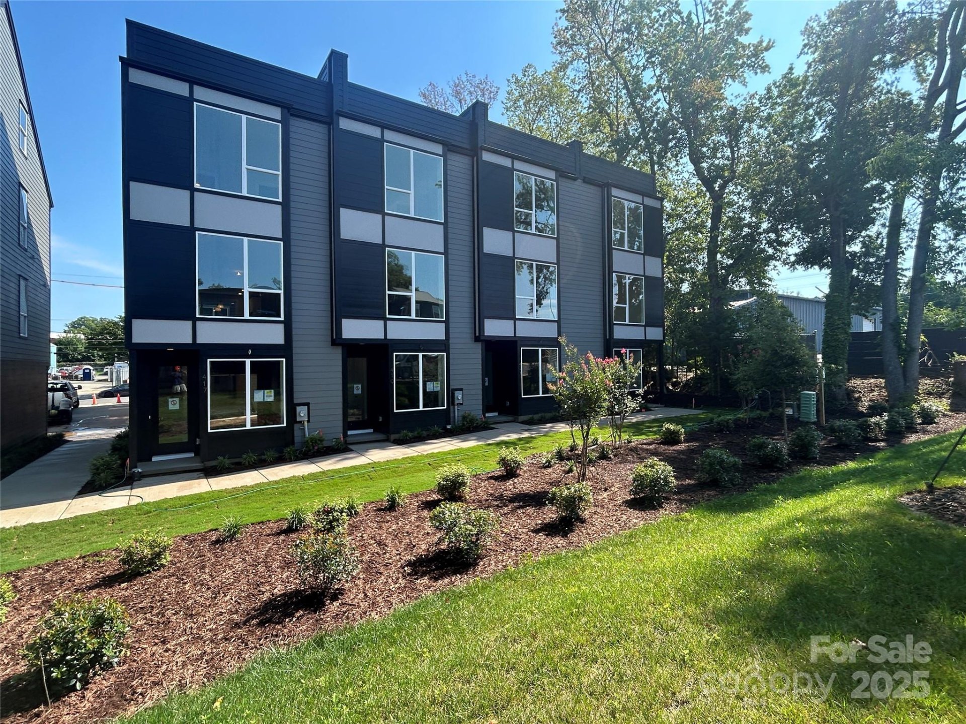 Verbena Townhomes, Charlotte Community