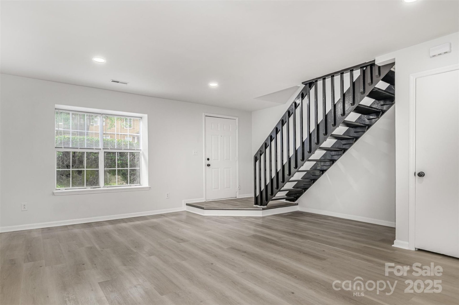 Property image 3 at 3941 Briarhill Drive, Charlotte, NC 28215