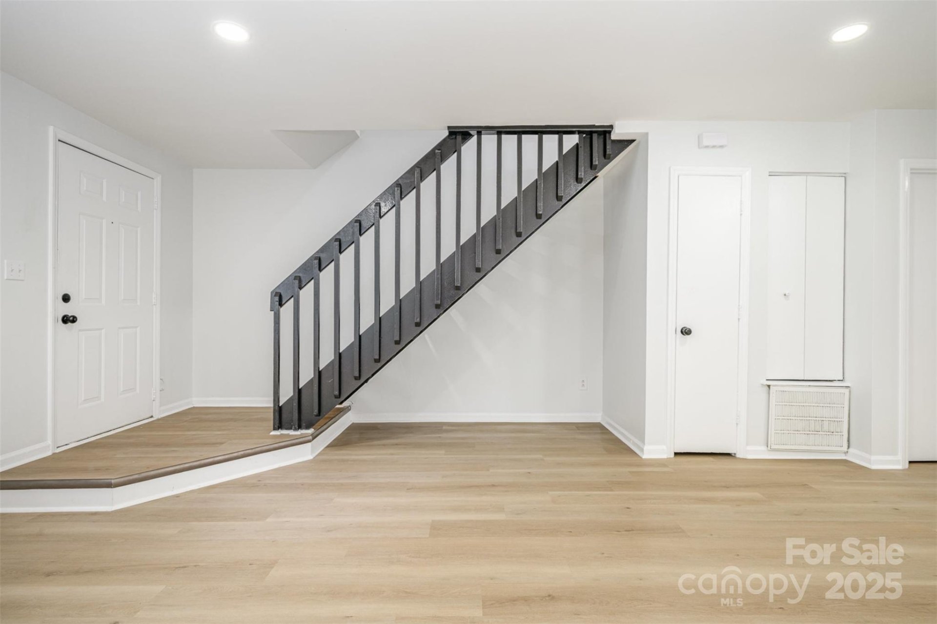 Property image 5 at 3941 Briarhill Drive, Charlotte, NC 28215