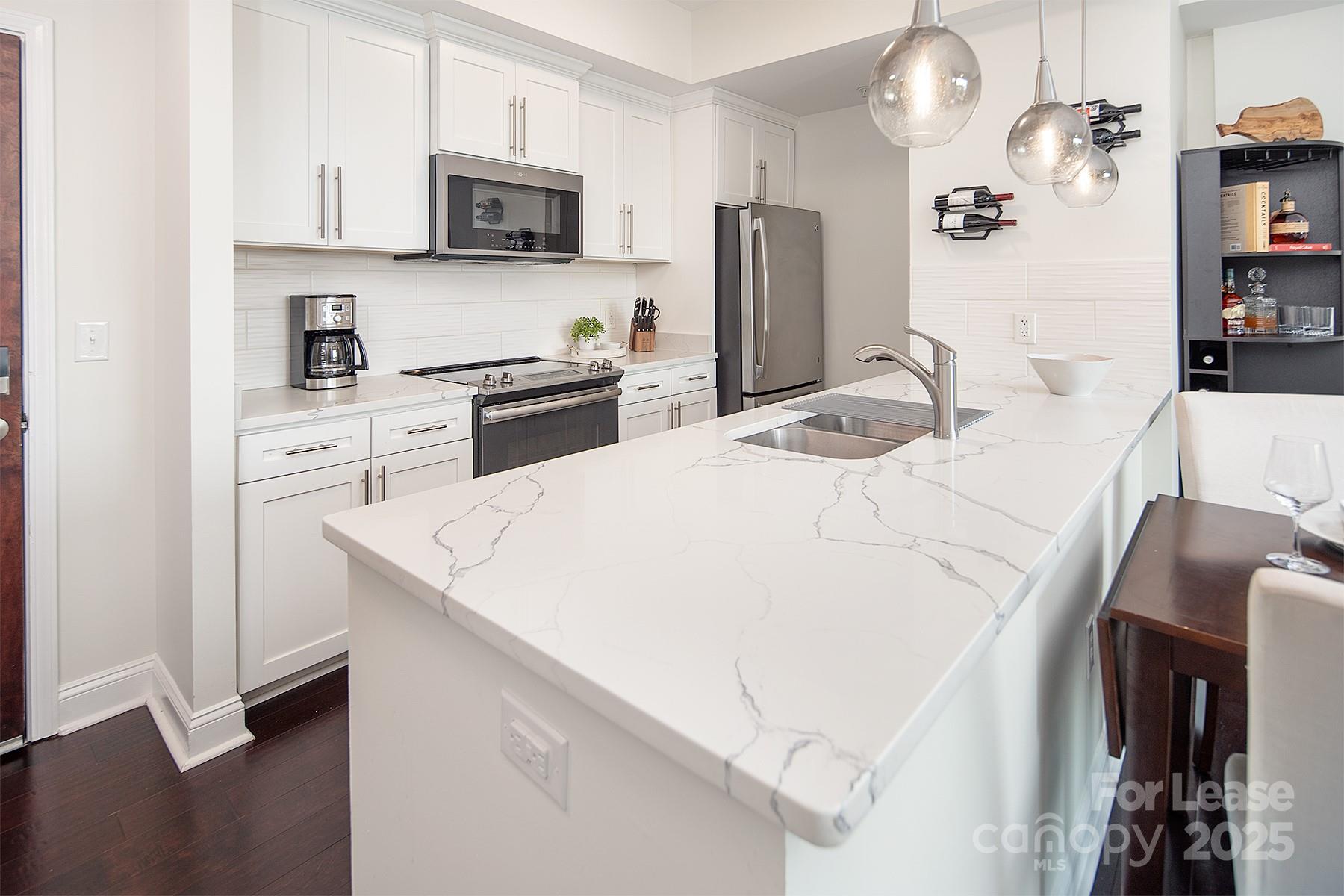 300 W 5th Street