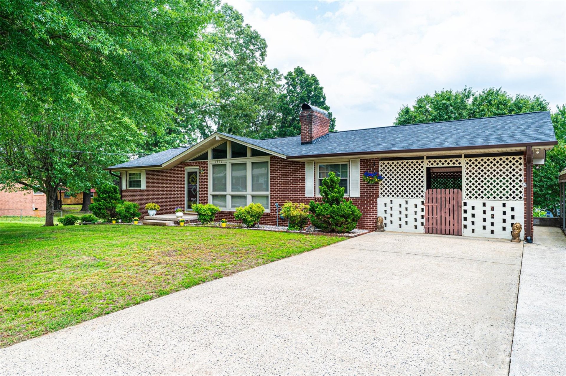 Property image 2 at 2836 20th Street Lane, Hickory, NC 28601