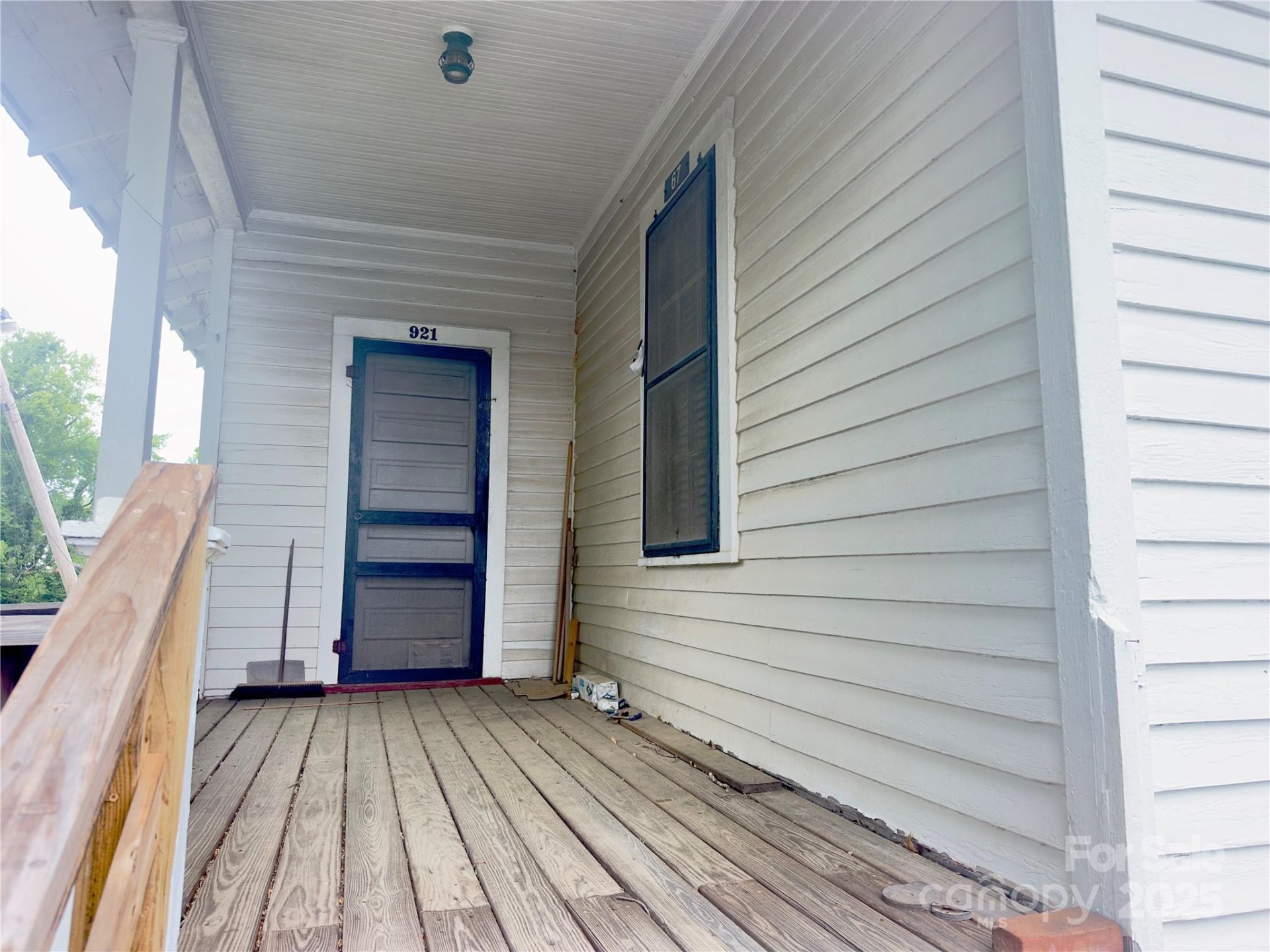 67 Circle Em Street