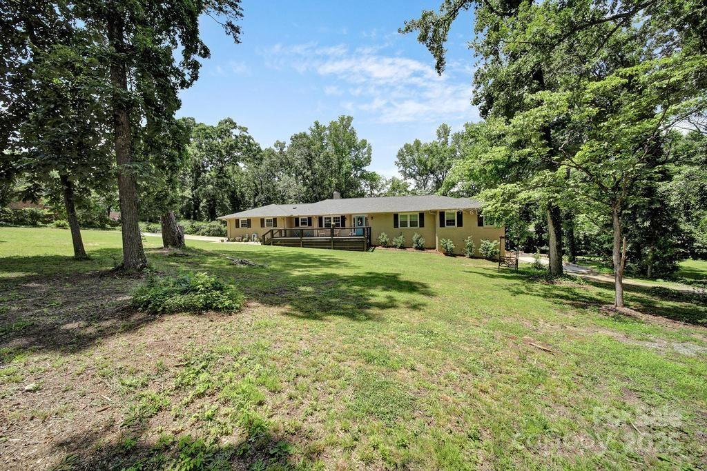 926 Meadow Lakes Road