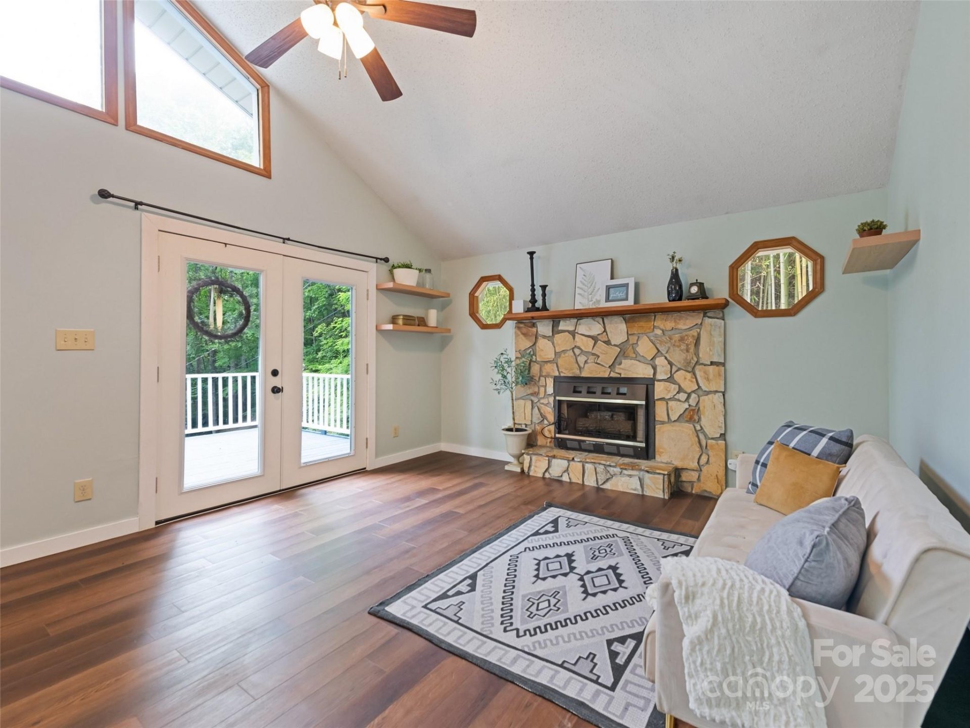 Eagles Ridge, Sylva Community